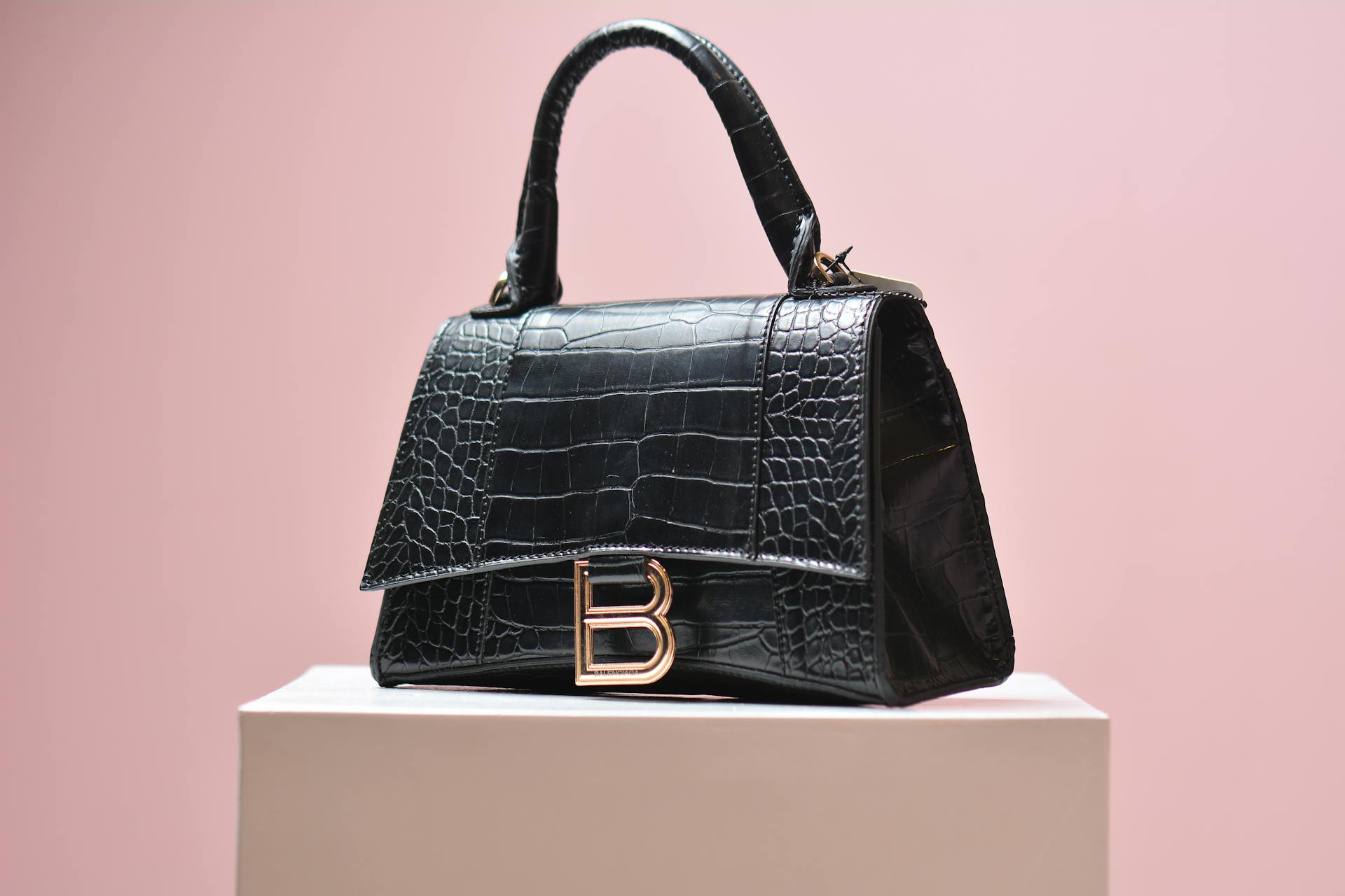 Stylish and functional dog carriers and totes for travel from HT Animal Supply