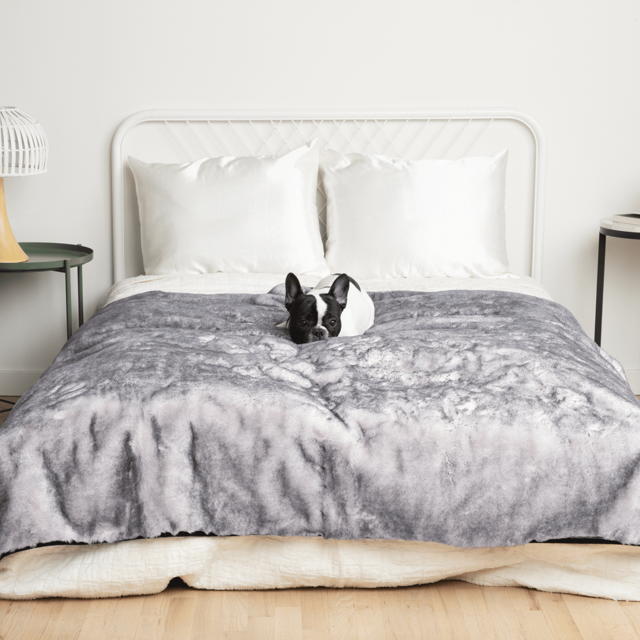PupProtector™ Luxe Waterproof Faux Fur Blanket - Ultra Soft Chinchilla