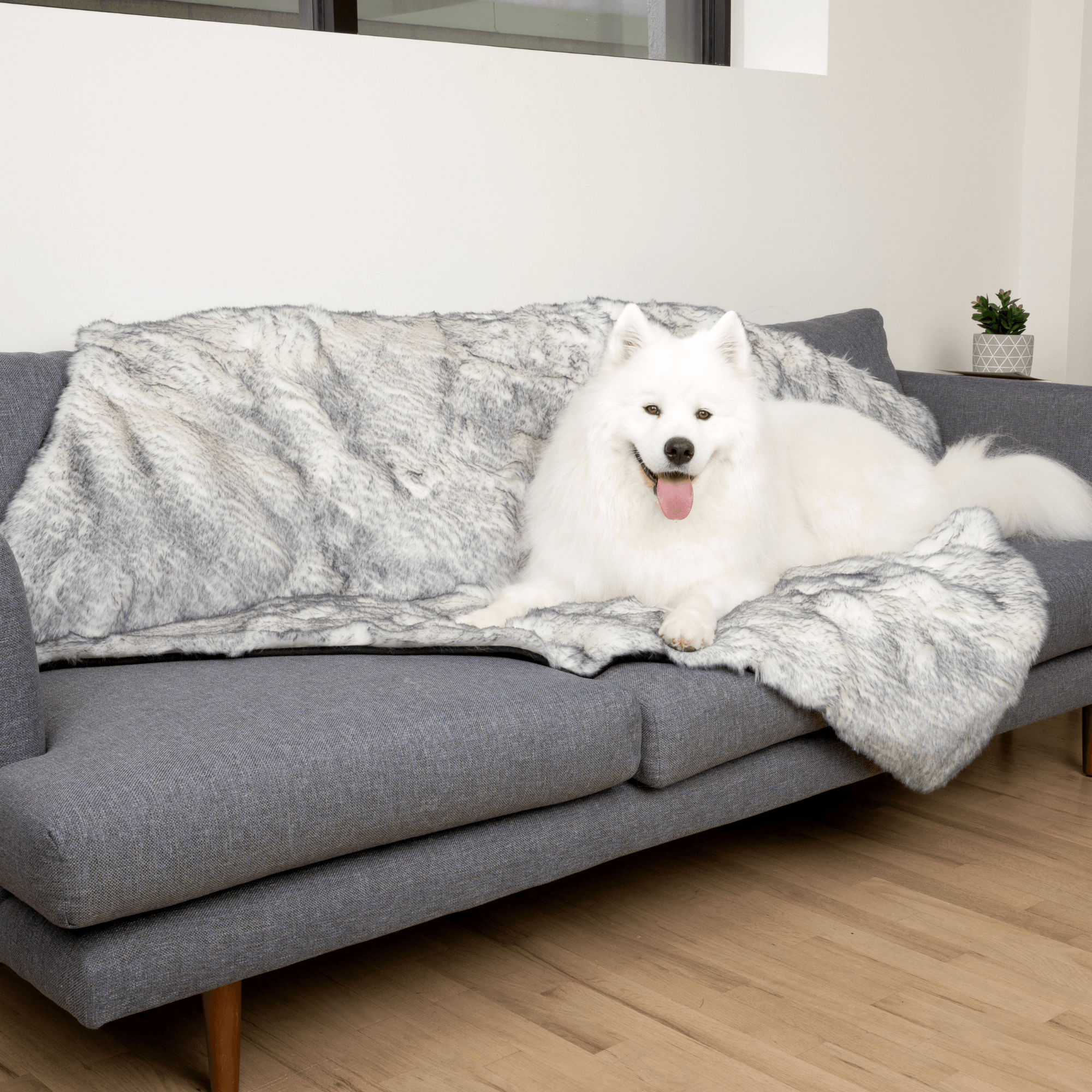PupProtector Luxe Waterproof Faux Fur Blanket Ultra Plush Arctic Fox