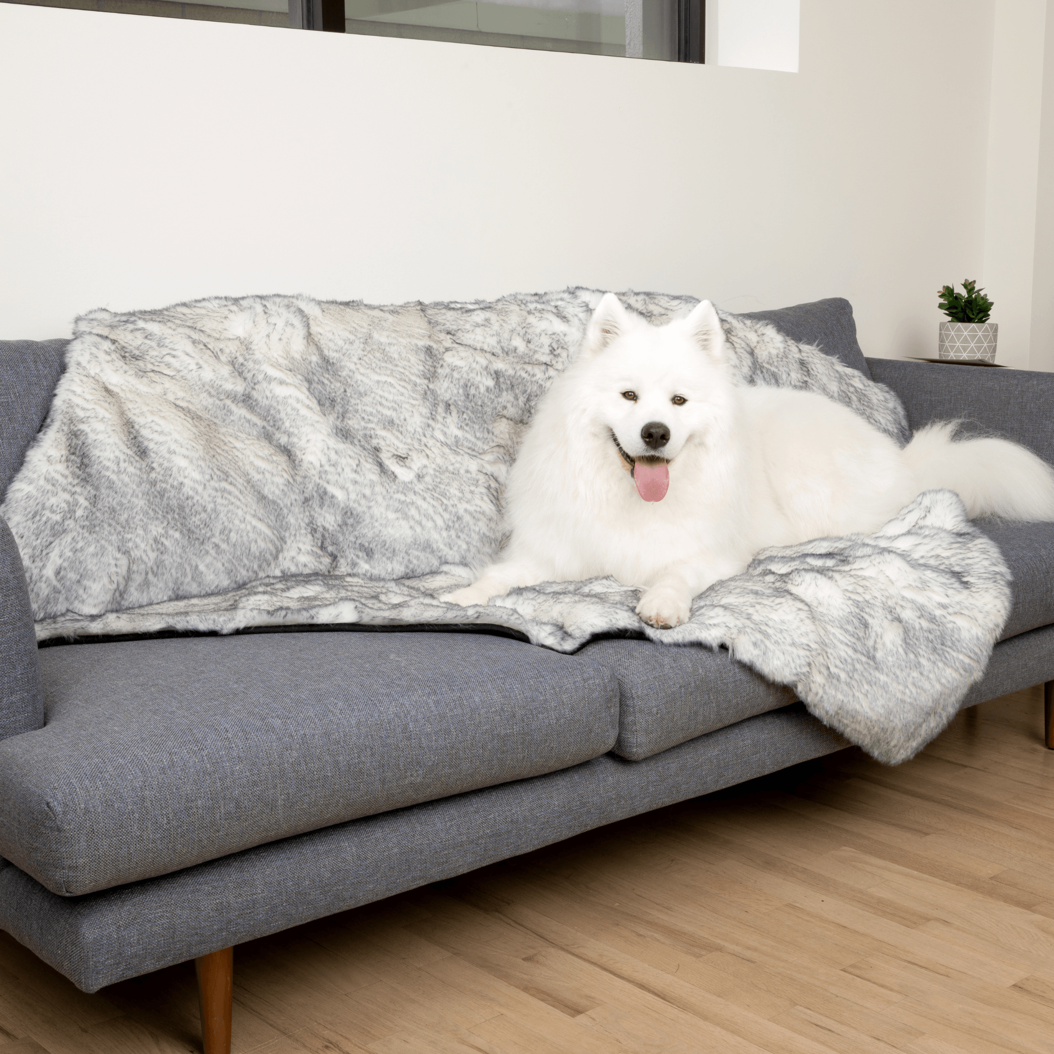PupProtector Luxe Waterproof Faux Fur Blanket Ultra Plush Arctic Fox