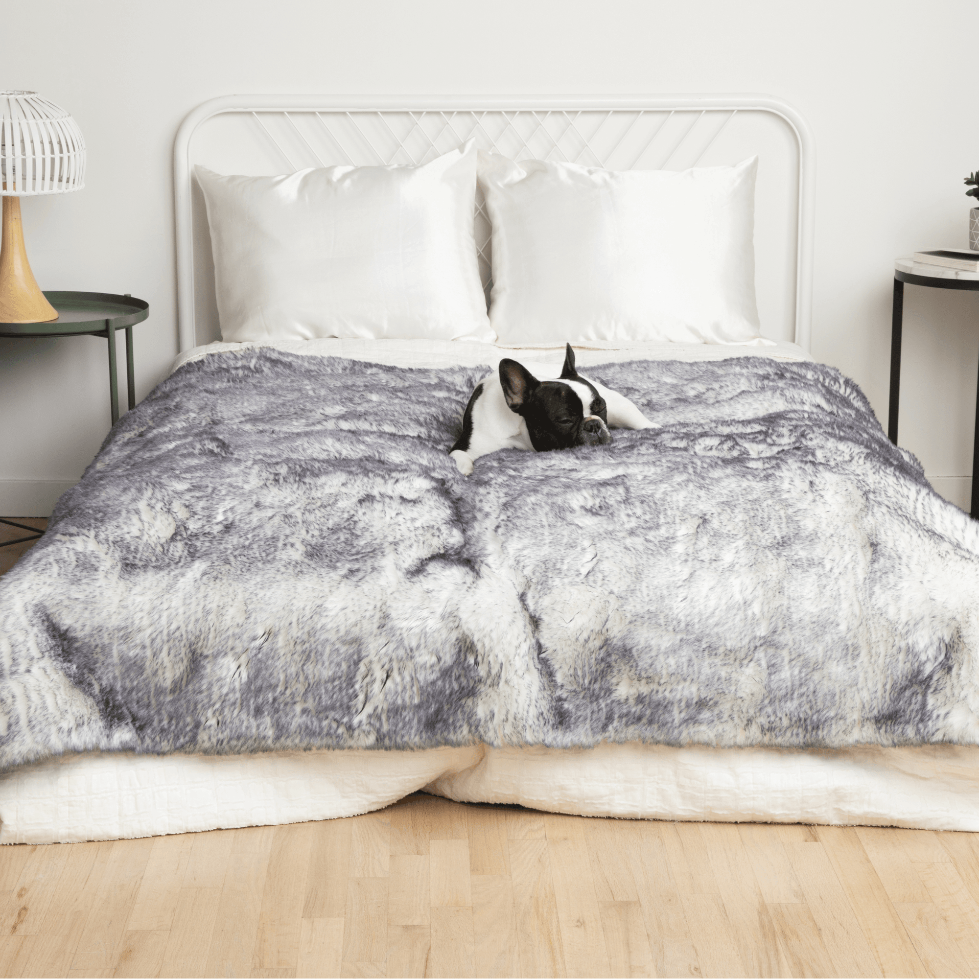 PupProtector Luxe Waterproof Faux Fur Blanket Ultra Plush Arctic Fox