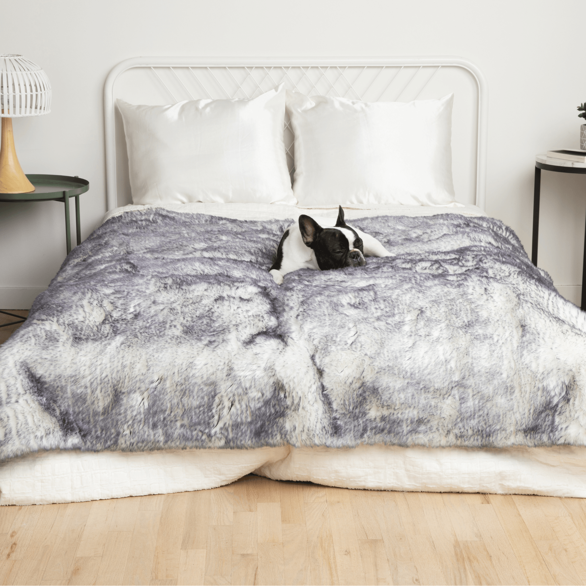 PupProtector Luxe Waterproof Faux Fur Blanket Ultra Plush Arctic Fox