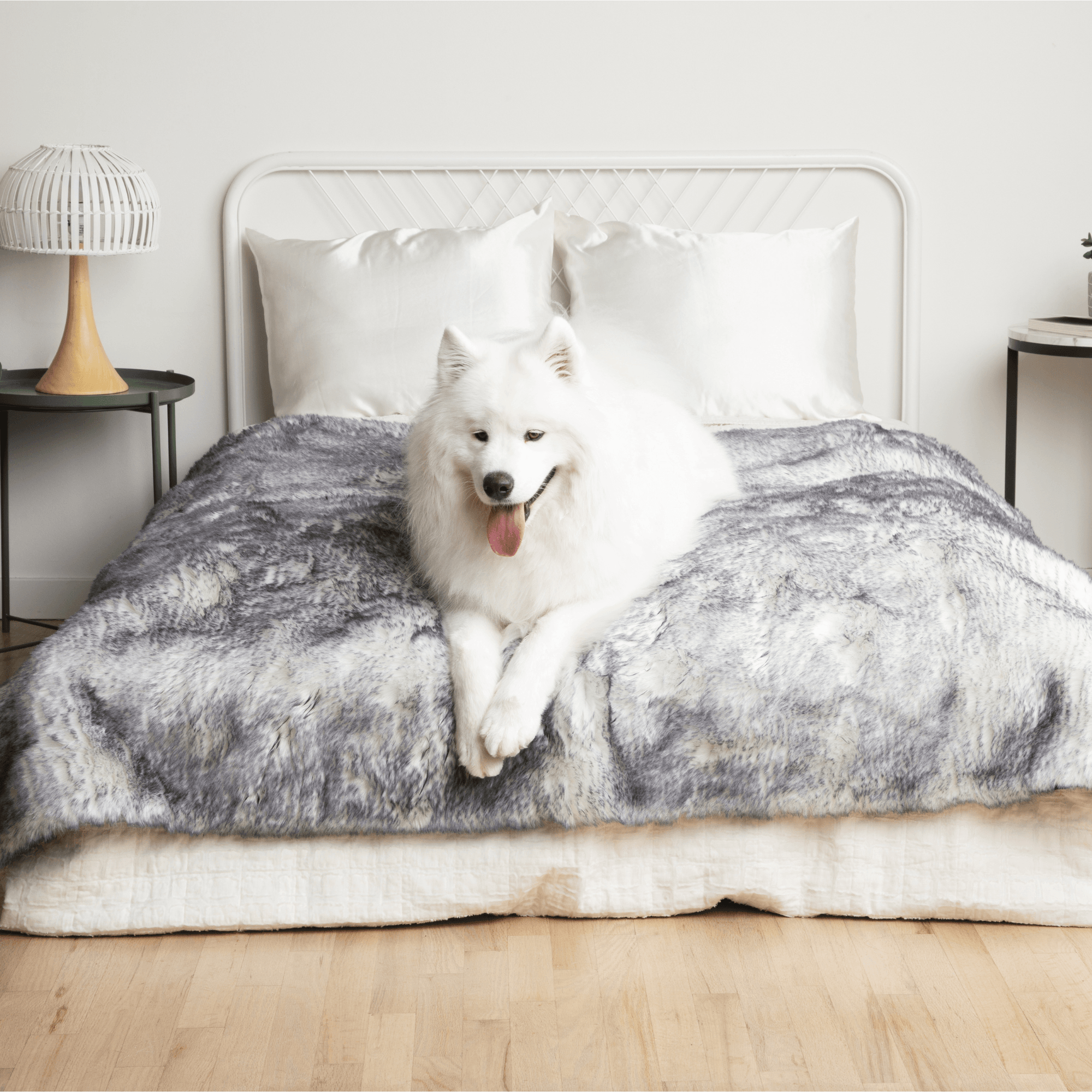 PupProtector Luxe Waterproof Faux Fur Blanket Ultra Plush Arctic Fox