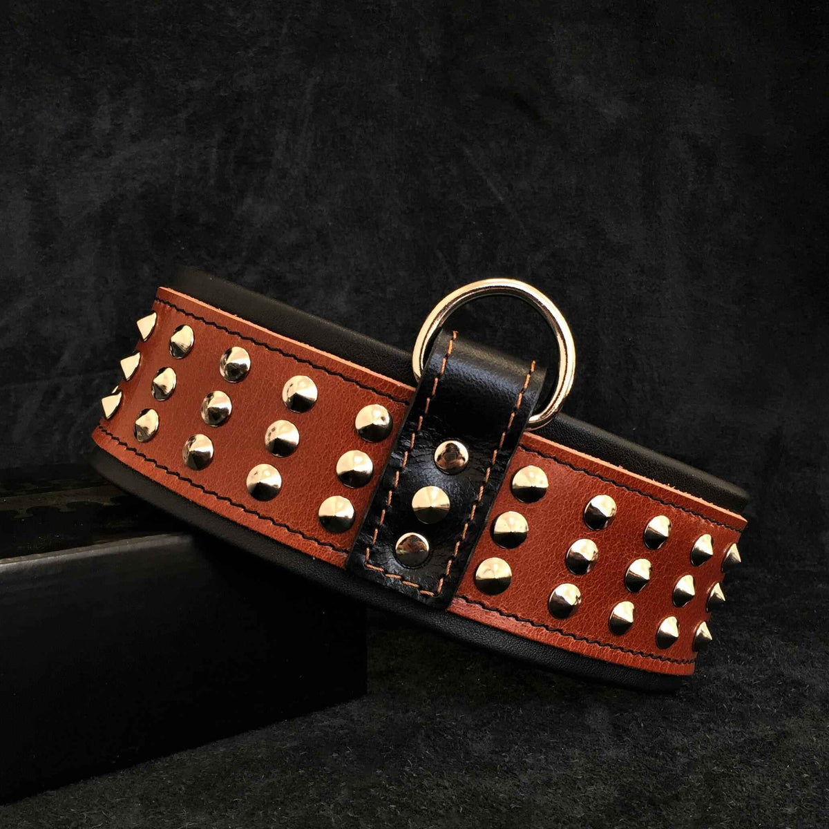 Bestia Star Leather Dog Collar