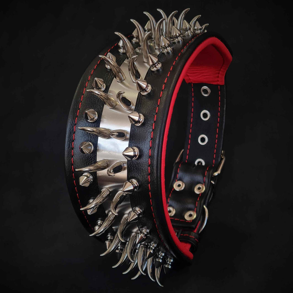Bestia Spikes & Stainless Steel 2.8-Inch Wide Leather Dog Collar & Leash Set
