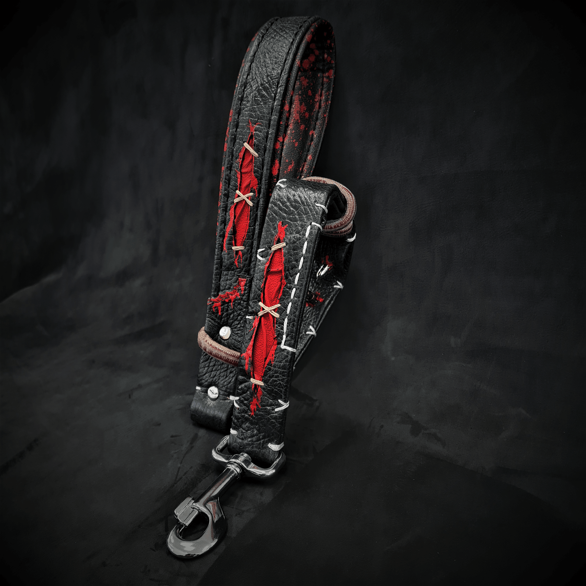 Bestia Haunted Leather Dog Leash