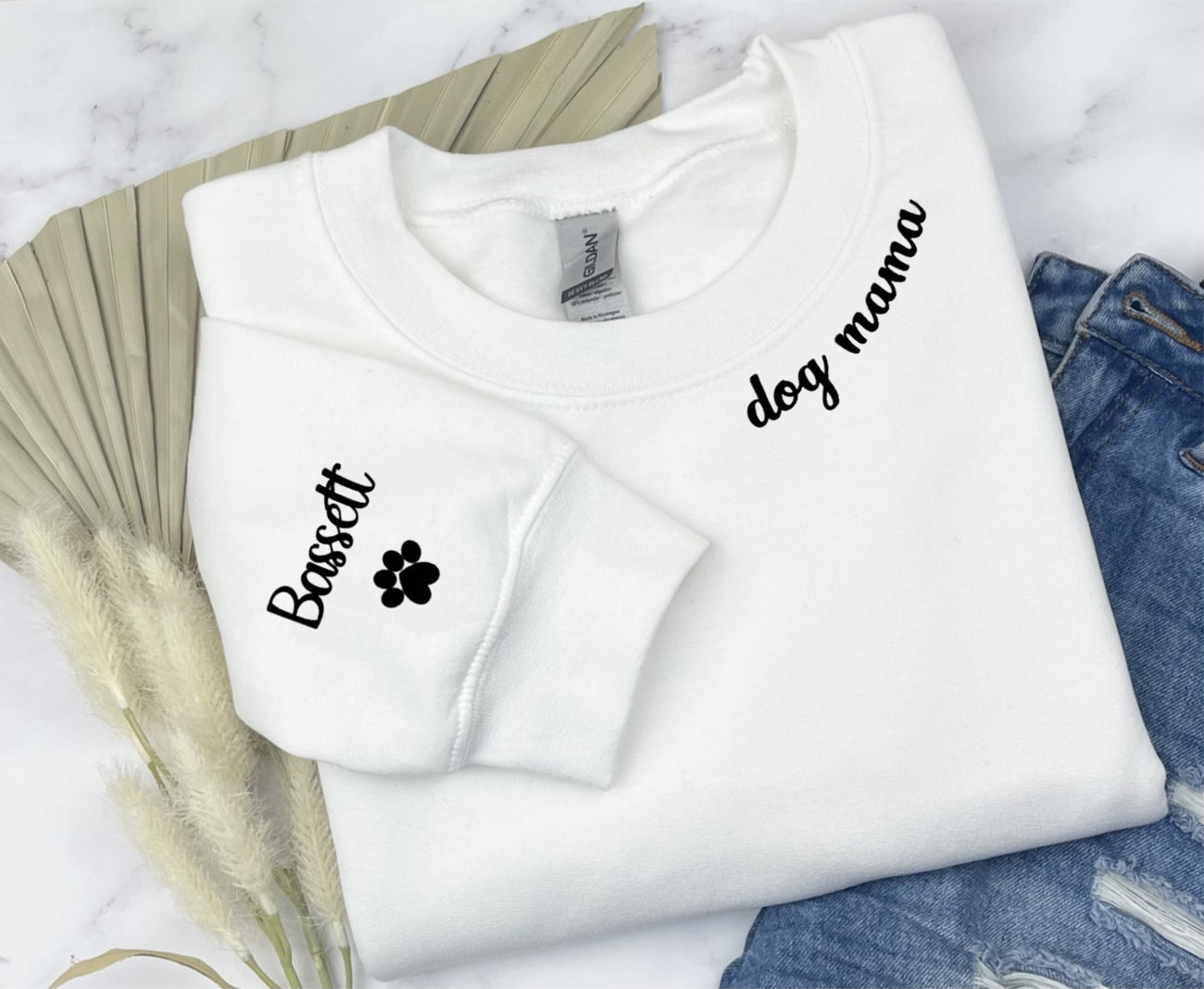 DOG MAMA & CUSTOM BREED ON SLEEVE Sweatshirt Unisex Crew Neck Crewneck Sweatshirt 2024 Design