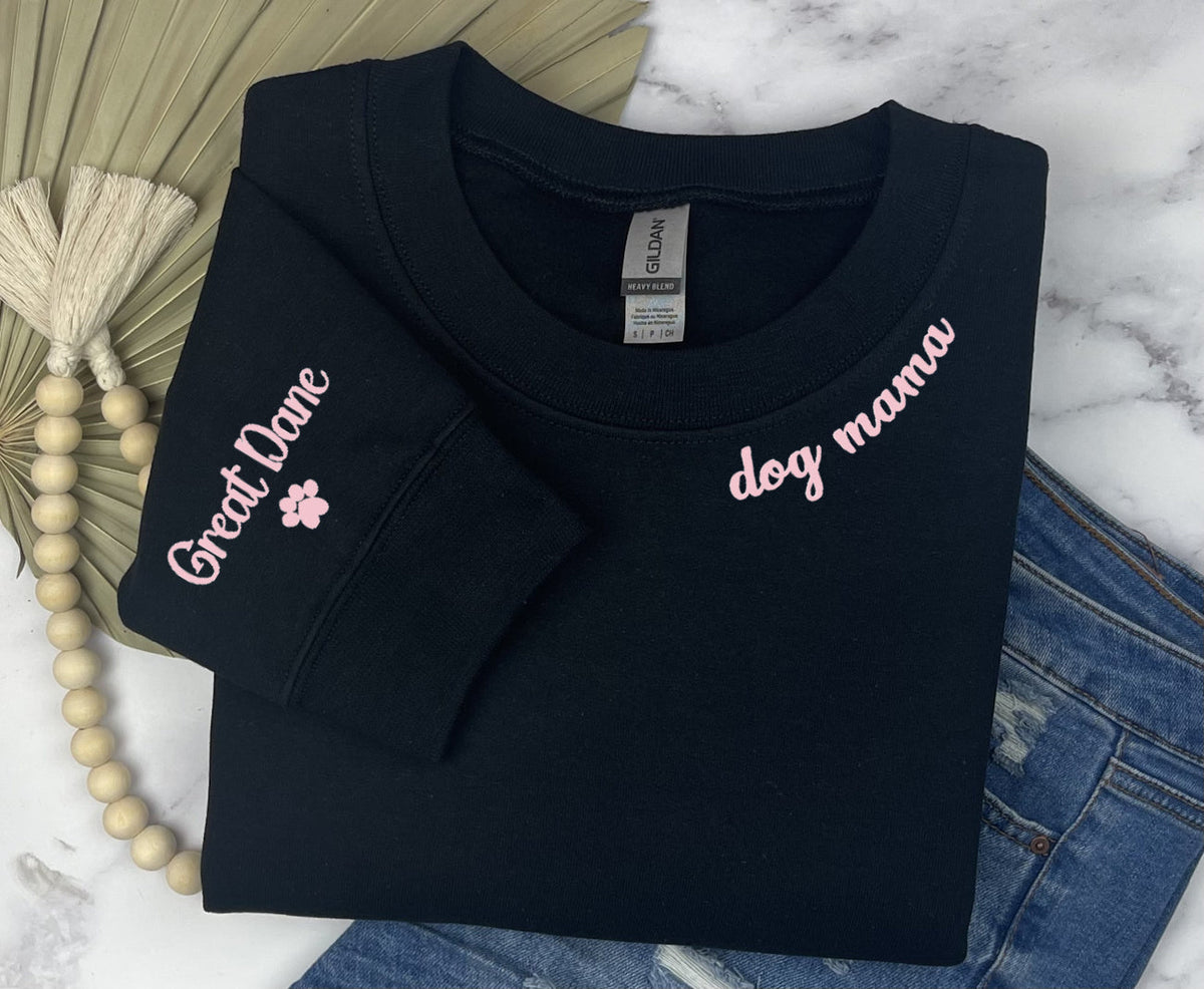 DOG MAMA & CUSTOM BREED ON SLEEVE Sweatshirt Unisex Crew Neck Crewneck Sweatshirt 2024 Design