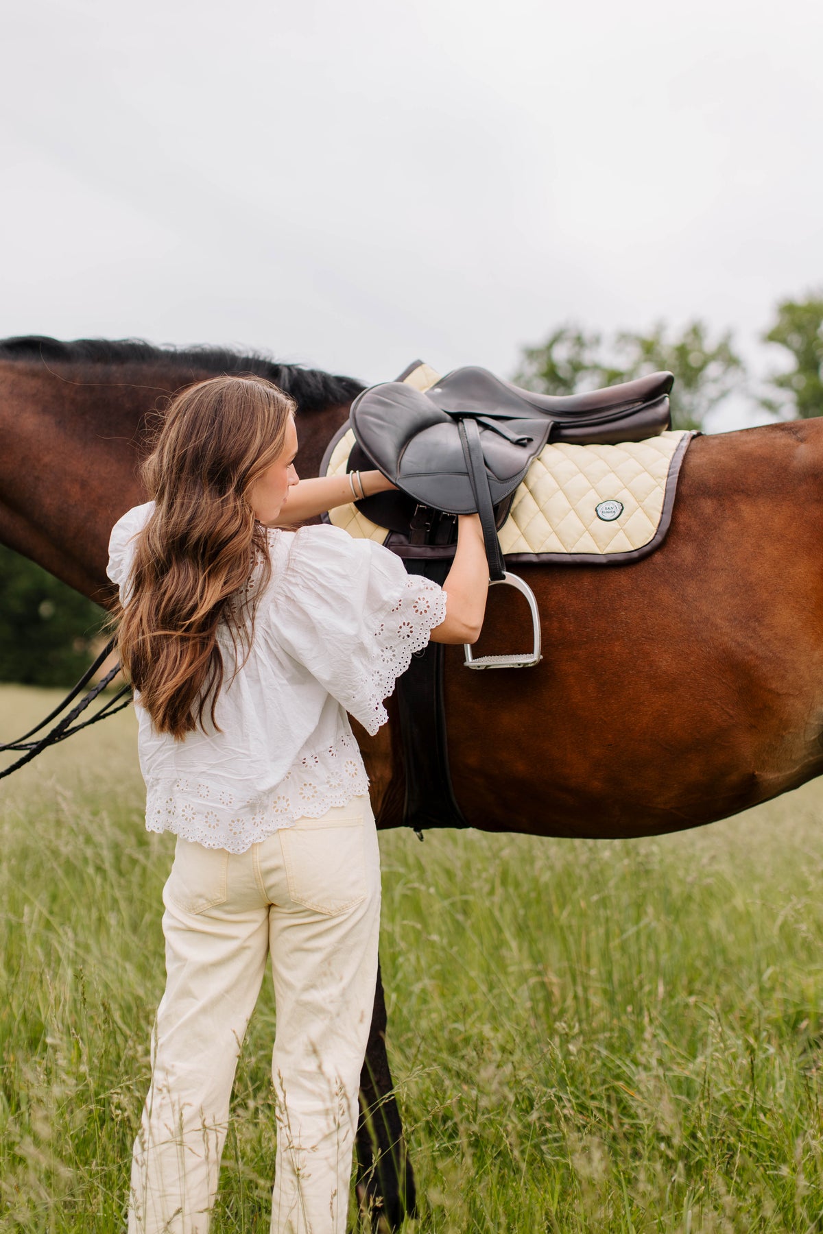 San Eligius yellow quilted jump saddle pad with brown leather piping, close-up of piping detail