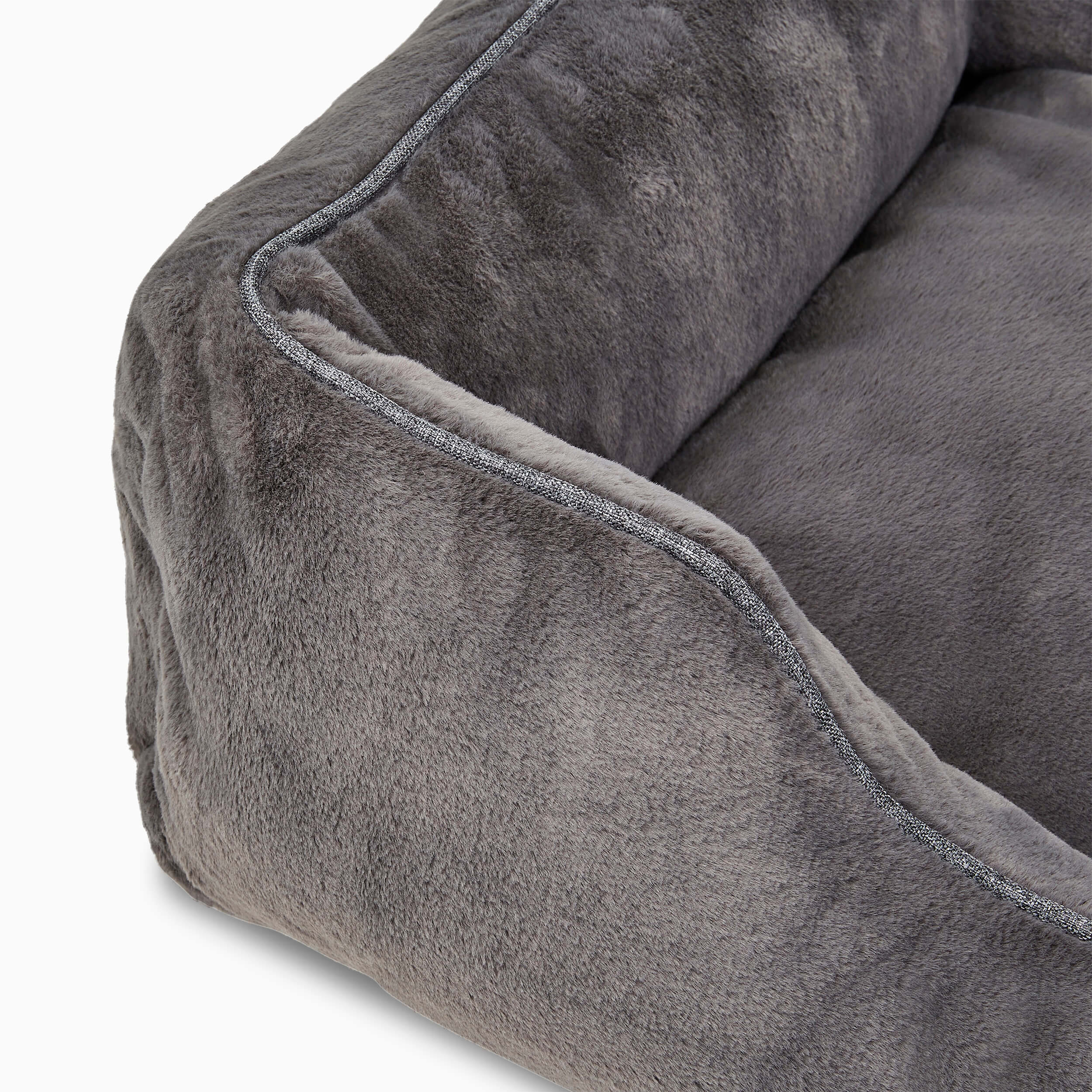 The FUZI Elevated Dog Bed