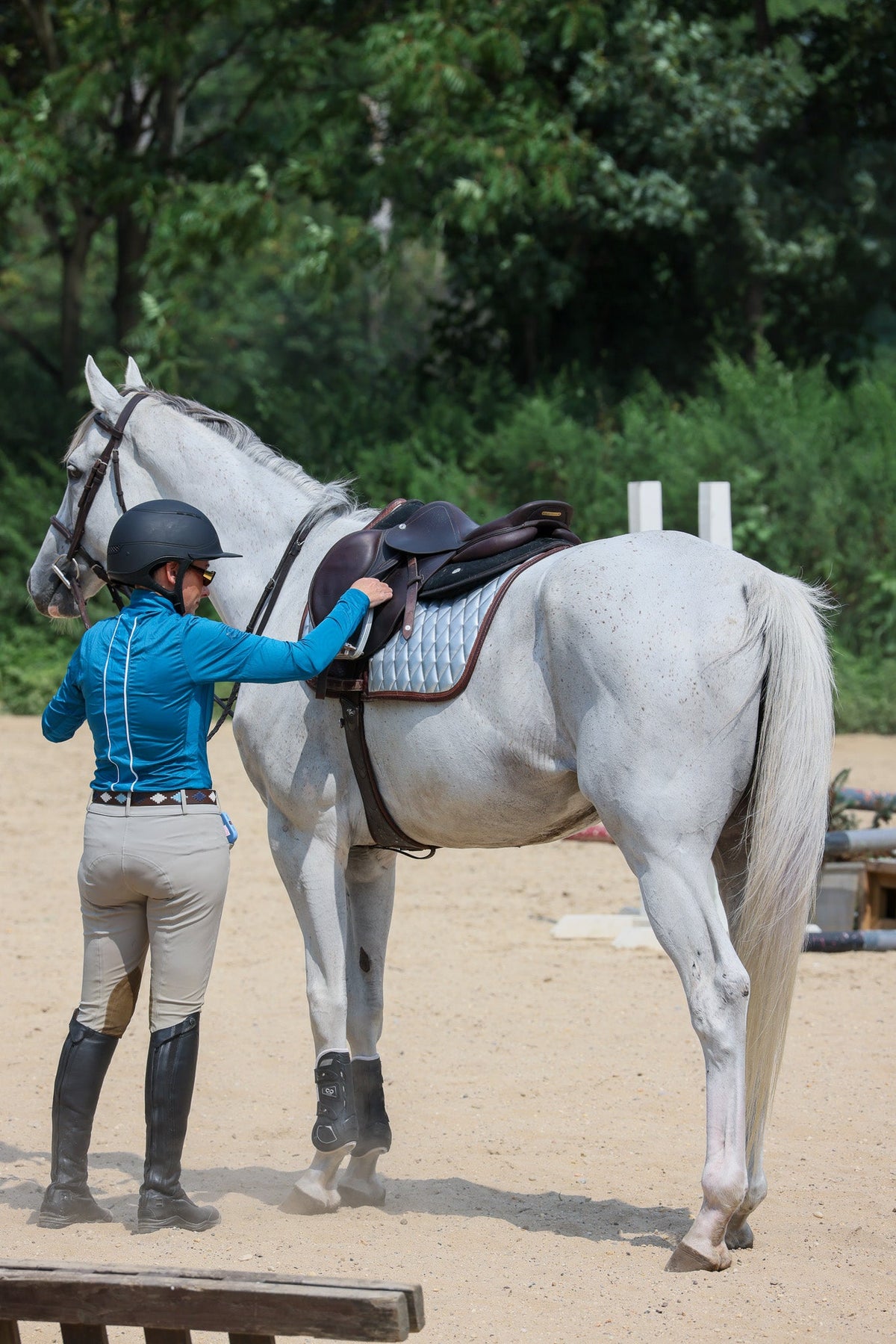 San Eligius chrome quilted jump saddle pad with brown crocodile piping, detail of logo emblem