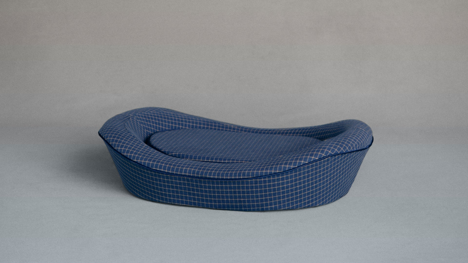 Timeless Dog Bed in Wrens Blueprint