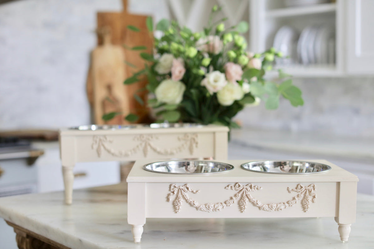 Bonne et Filou – Rose Swag Elevated Pet Bowl Feeder