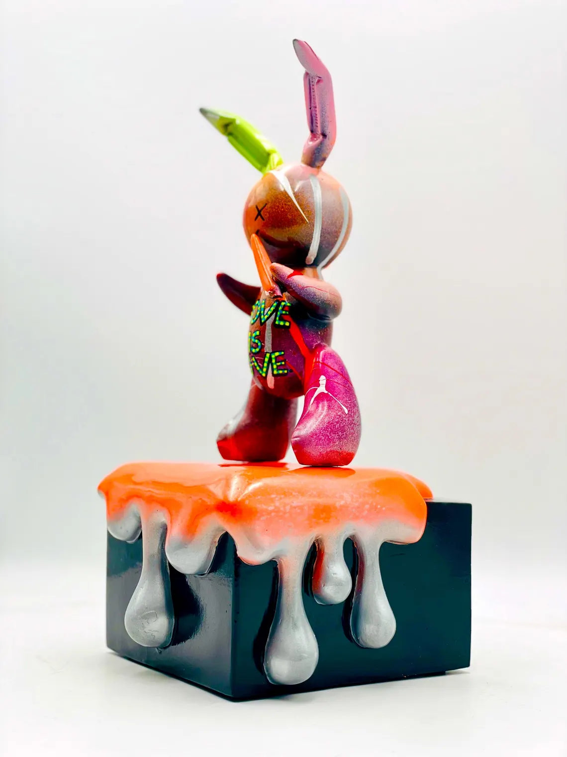 Contemporary Balloon Rabbit Statue