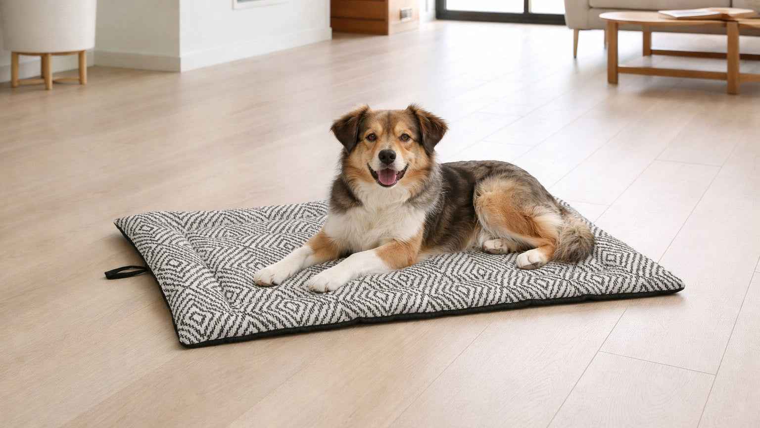 Bowsers Cosmopolitan Faux Fur Dog Mat – Reversible & Washable Travel Pad