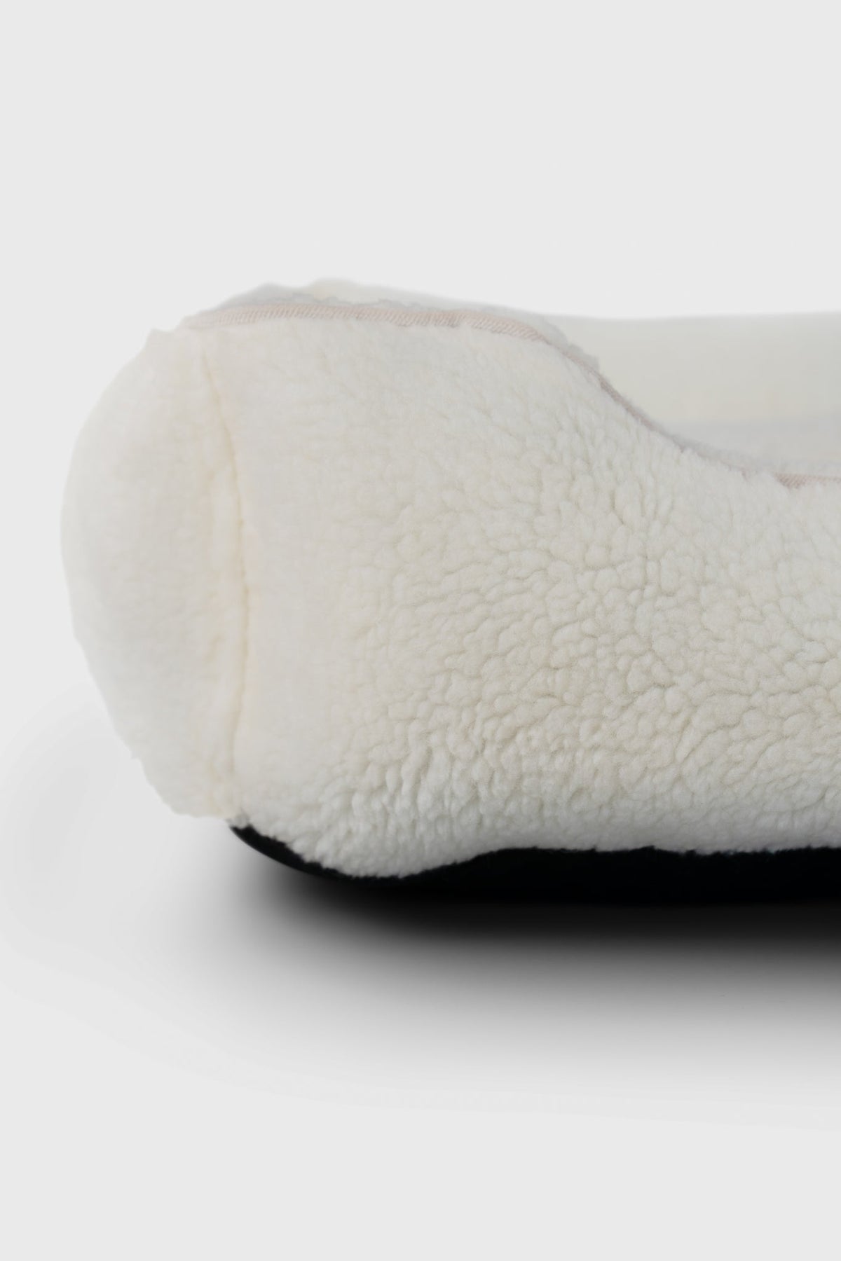 Chester & Lee | Furry Sleeper Dog Bed Beige | HT Animal Supply