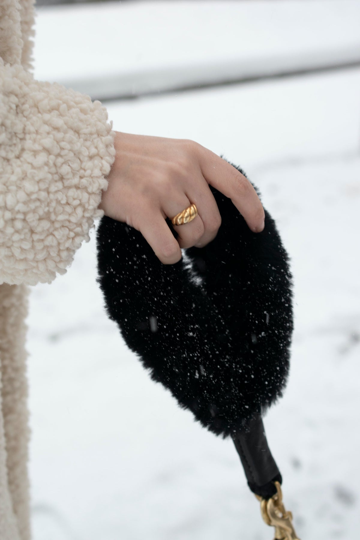 Bonne et Filou – Shearling Fur Dog Leash Grip