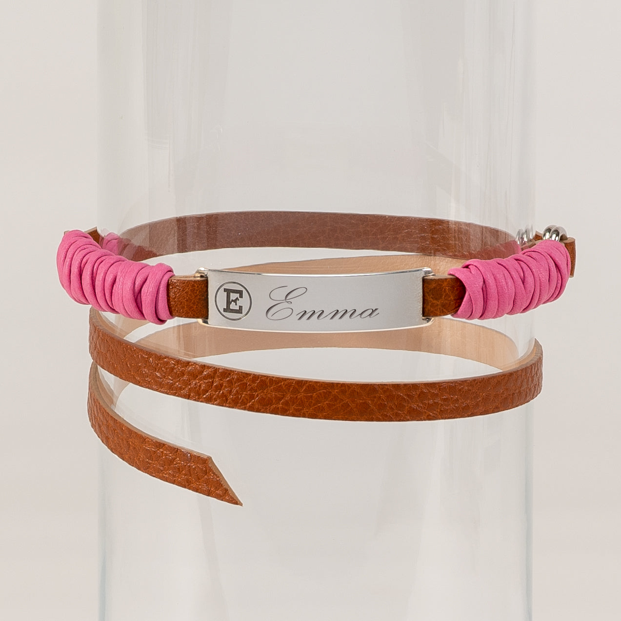 Customizable silver and leather bracelet with blue details