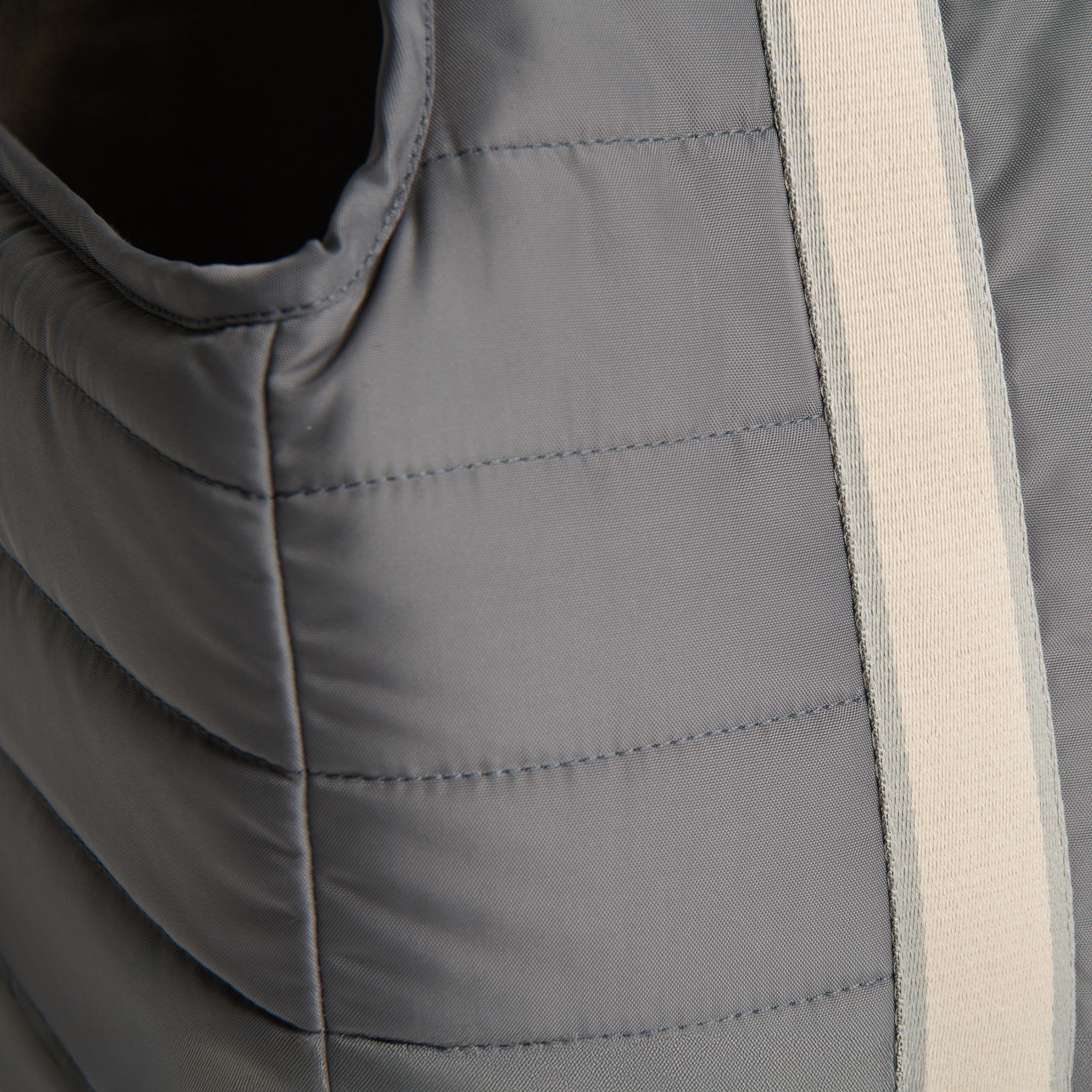 Nooee Pet Finn Carrier – Lightweight Quilted Dog Carrier with Easy-Care Cushion