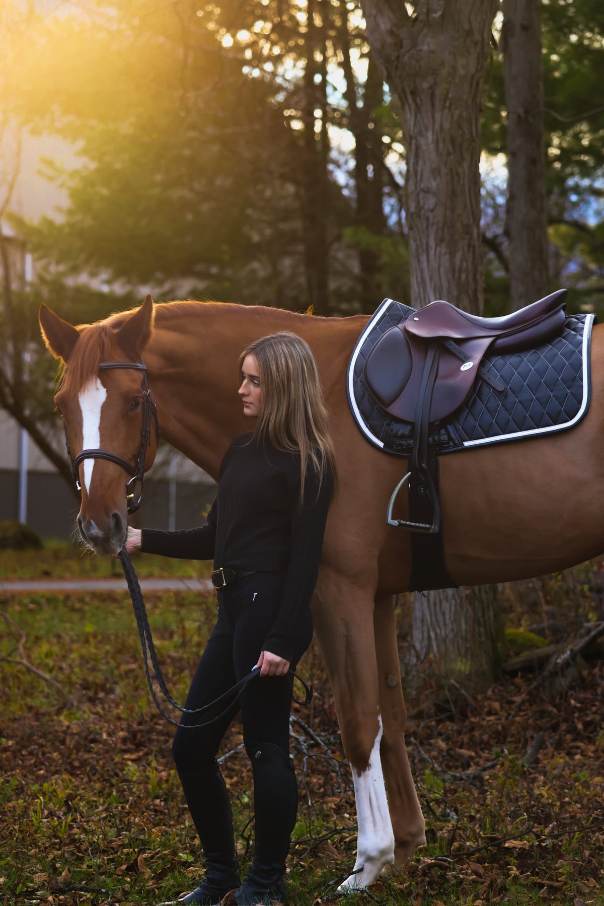 San Eligius black quilted jump saddle pad with white and black crocodile piping, close-up of wither relief