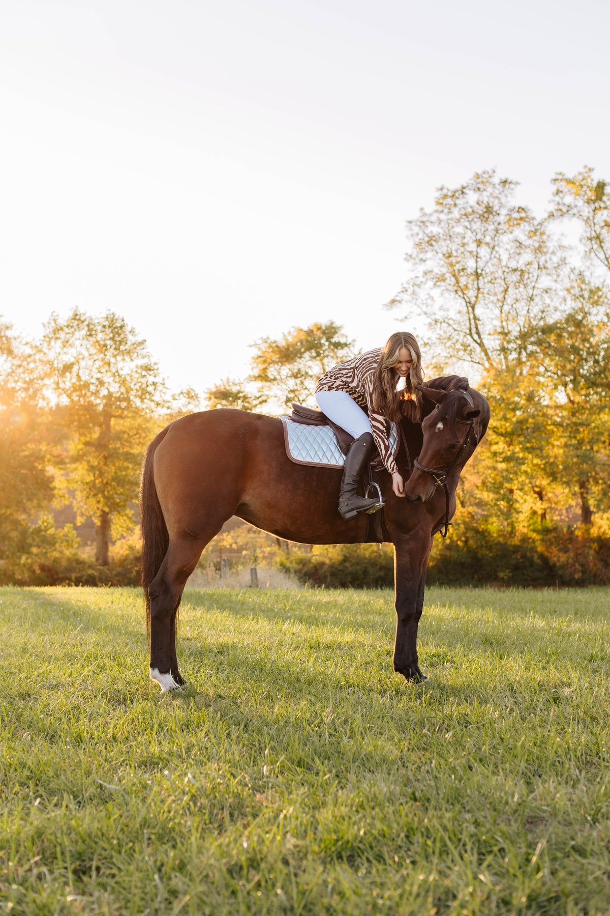 San Eligius chrome quilted jump saddle pad with brown crocodile piping, side profile view