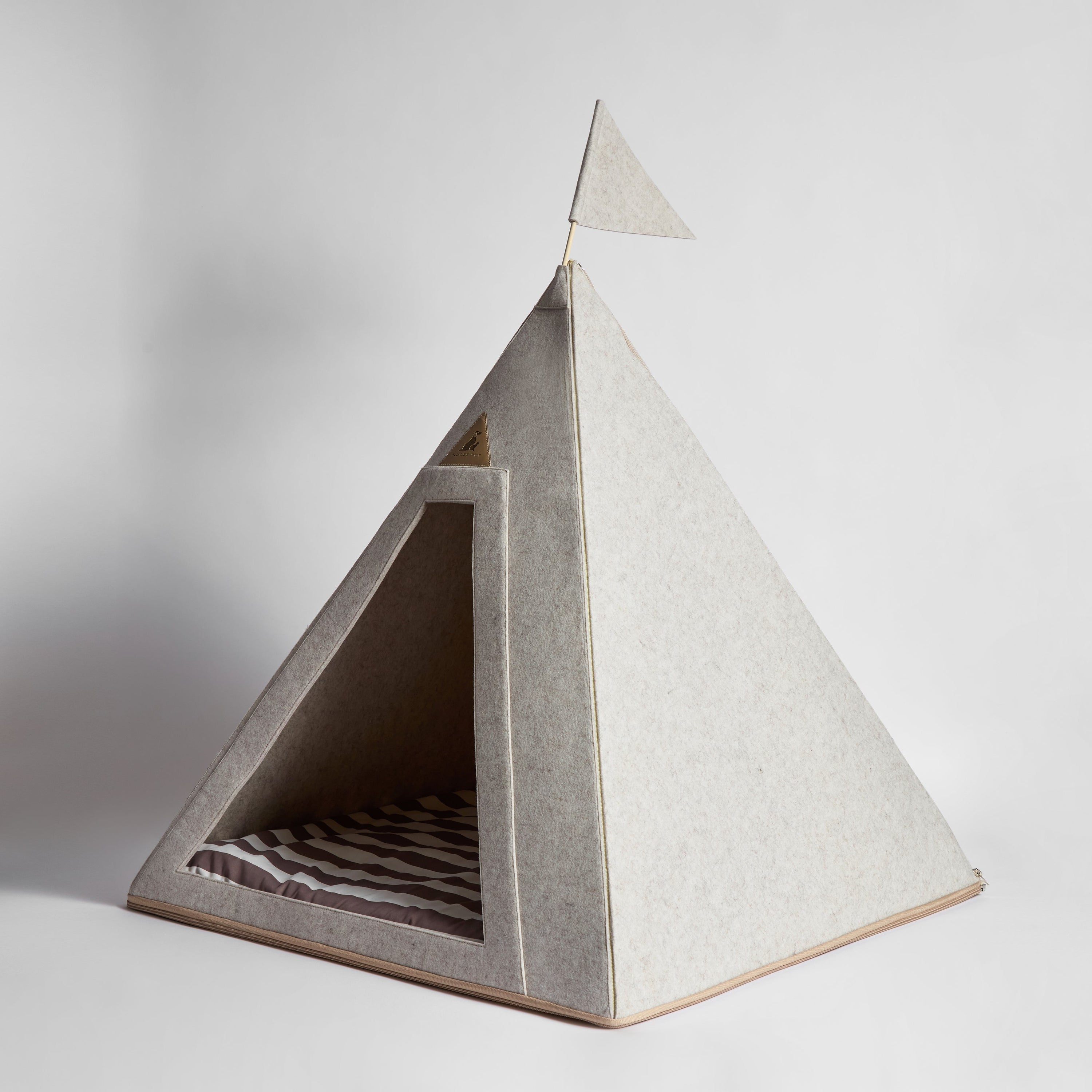 Nooee Pet Teepee Tucker (L)