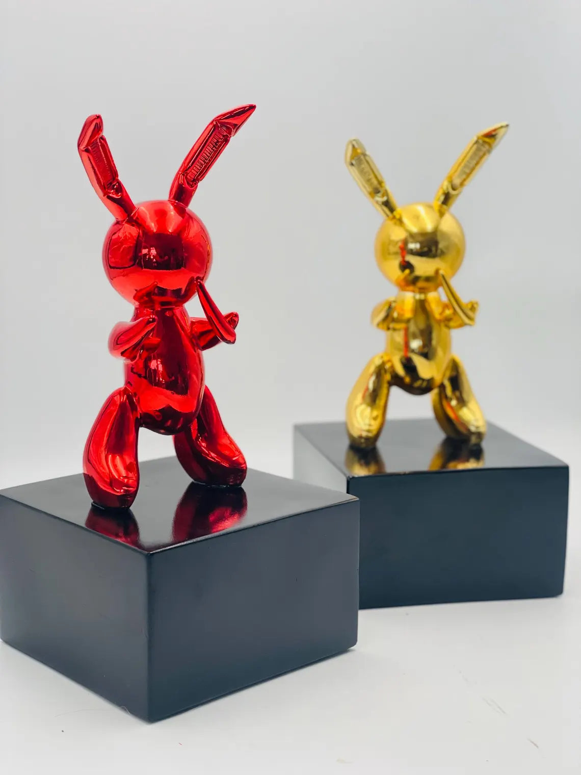 Red Balloon Rabbit Statue