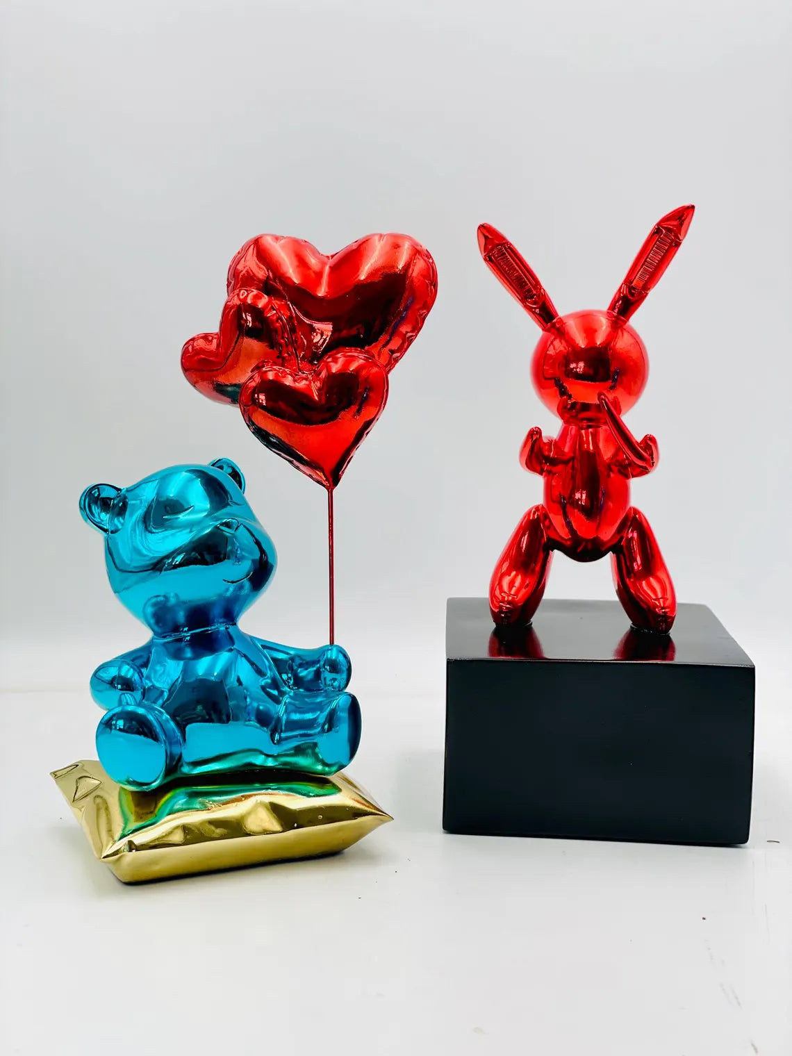 Red Balloon Rabbit Statue