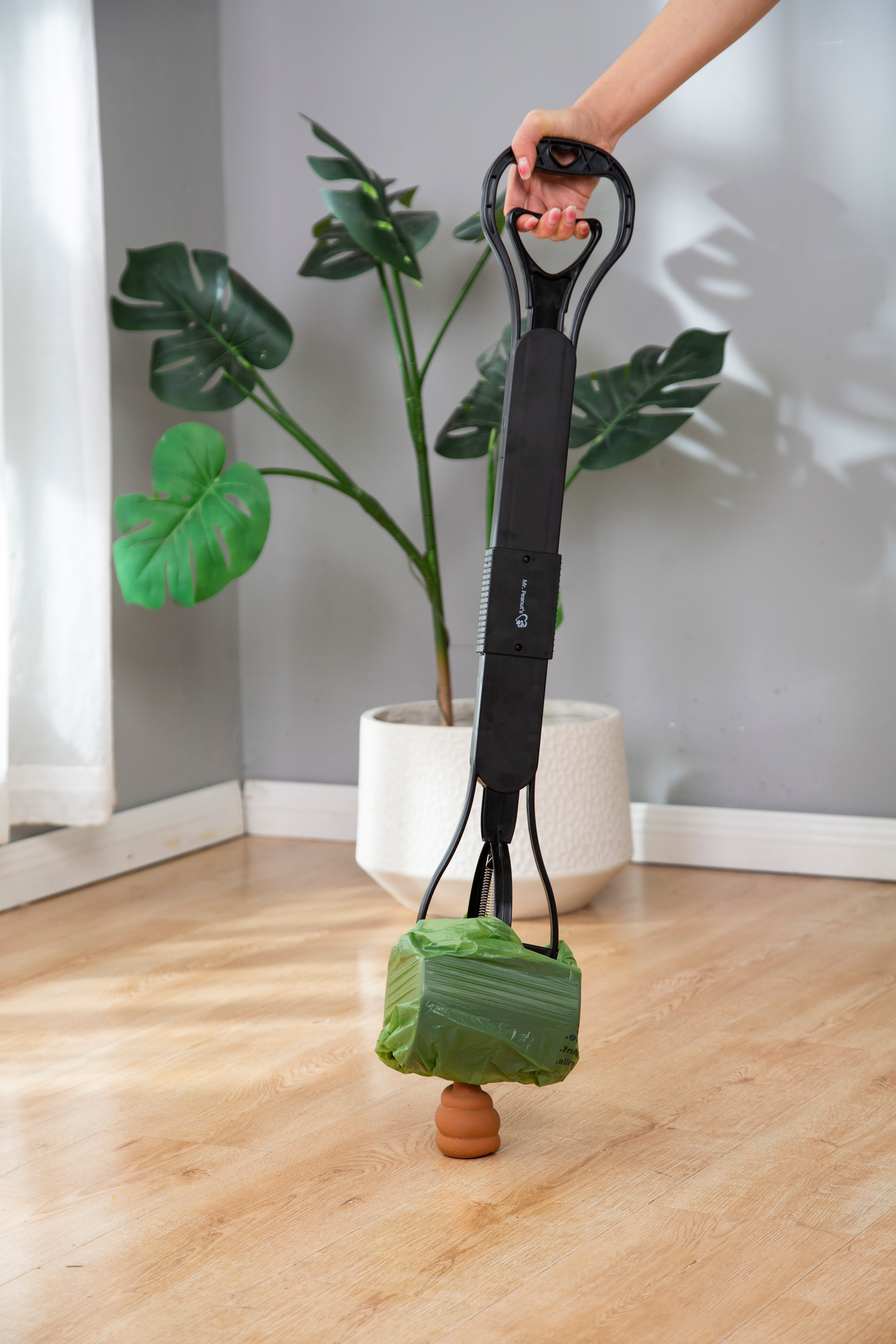 Mr. Peanuts 32" Tall Profile Pooper Scooper