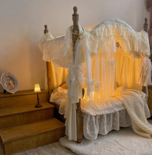 Victorian Dolly Luxury Dog and Cat House Bed