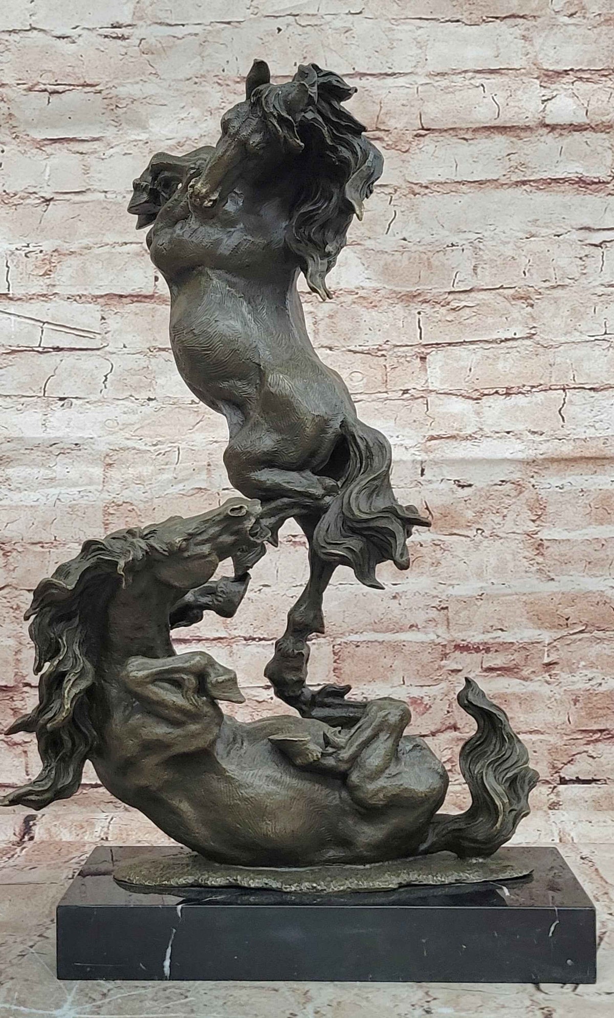 Bronze Rearing Horses Sculpture – Dynamic Equine Art Statue