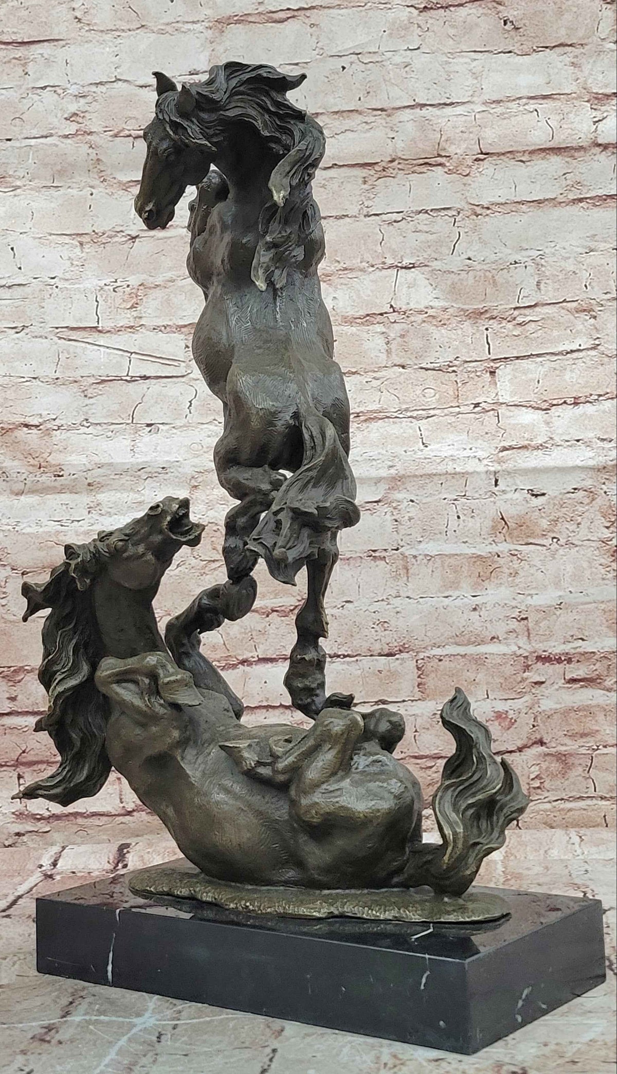 Bronze Rearing Horses Sculpture – Dynamic Equine Art Statue