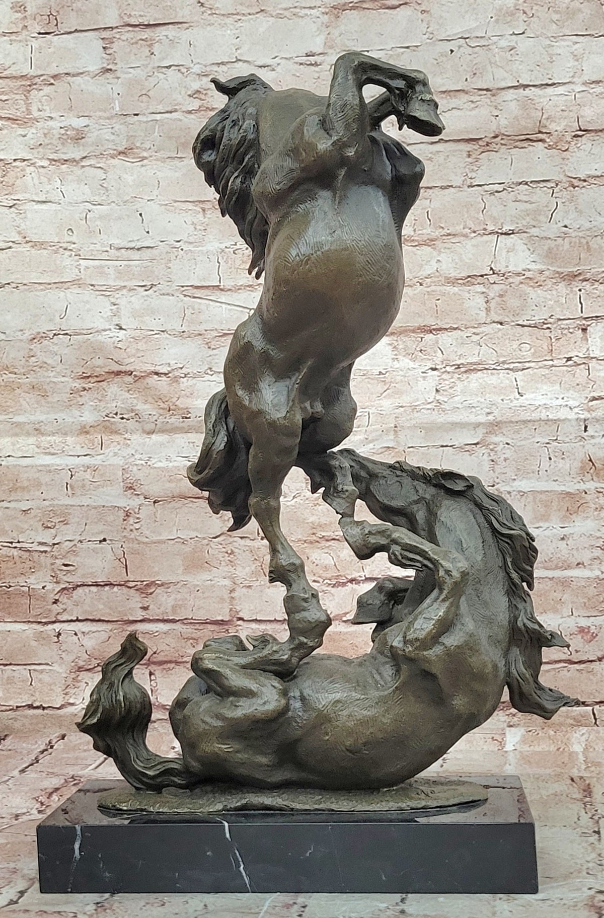 Bronze Rearing Horses Sculpture – Dynamic Equine Art Statue