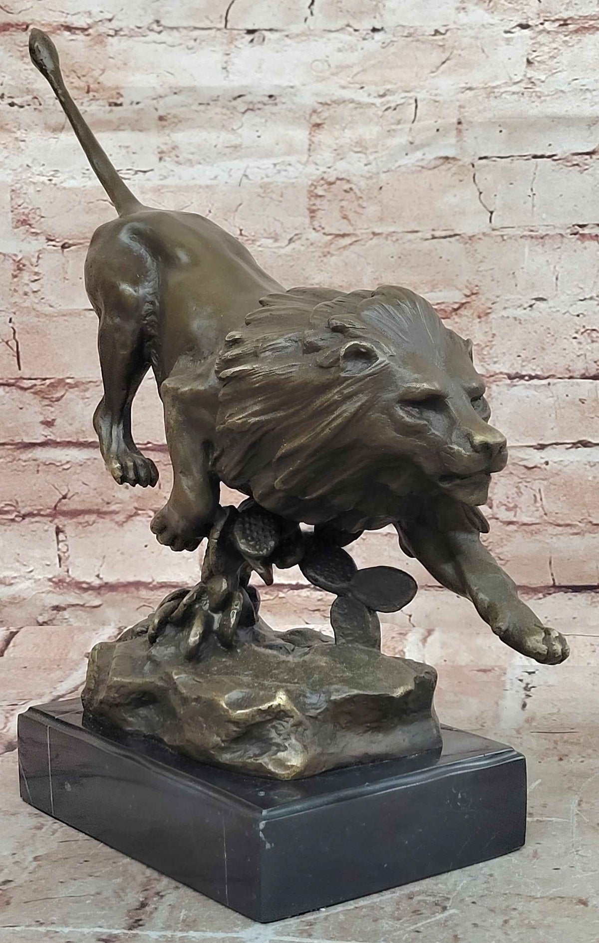 Bronze Lion Hunting Sculpture – Dynamic Big Cat Wildlife Statue