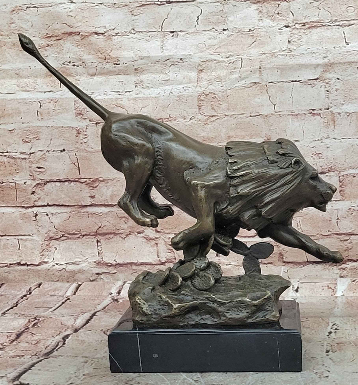 Bronze Lion Hunting Sculpture – Dynamic Big Cat Wildlife Statue