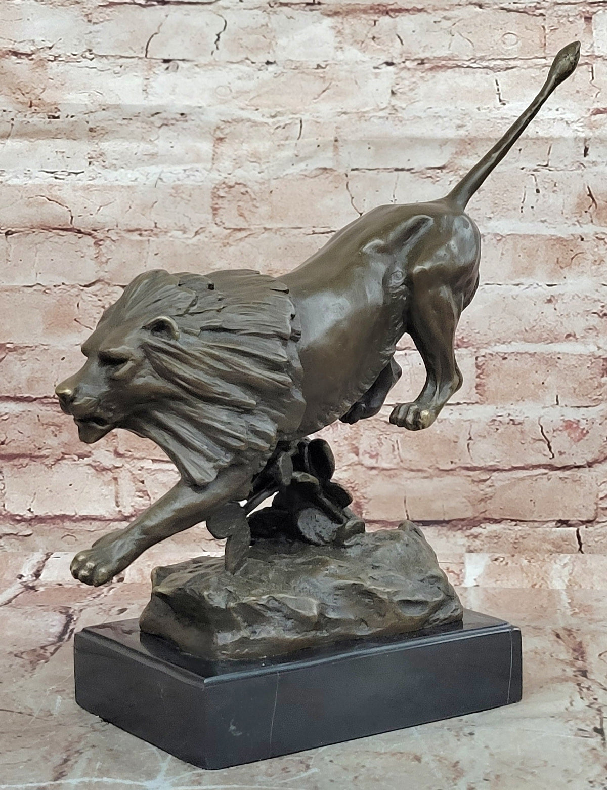 Bronze Lion Hunting Sculpture – Dynamic Big Cat Wildlife Statue
