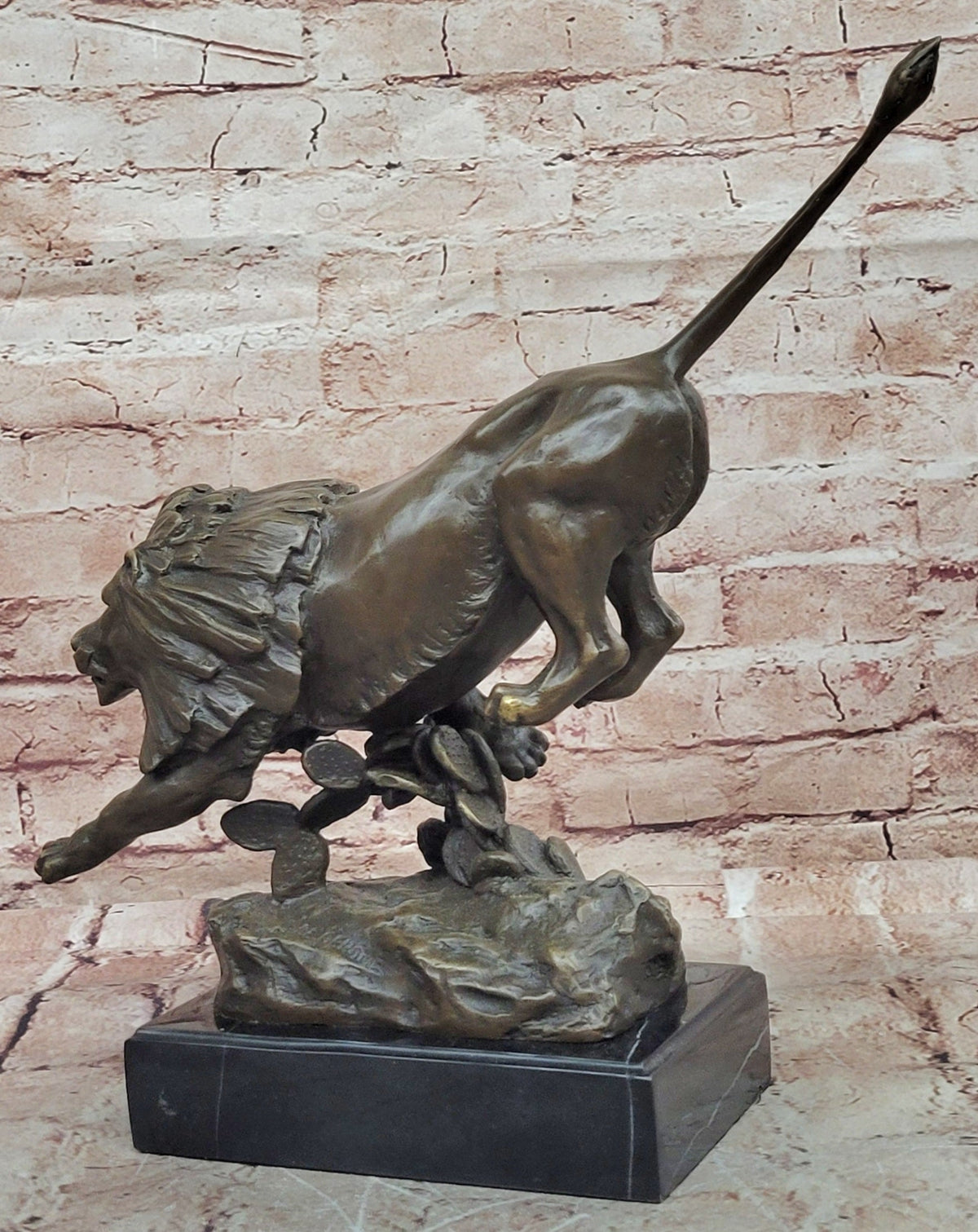 Bronze Lion Hunting Sculpture – Dynamic Big Cat Wildlife Statue