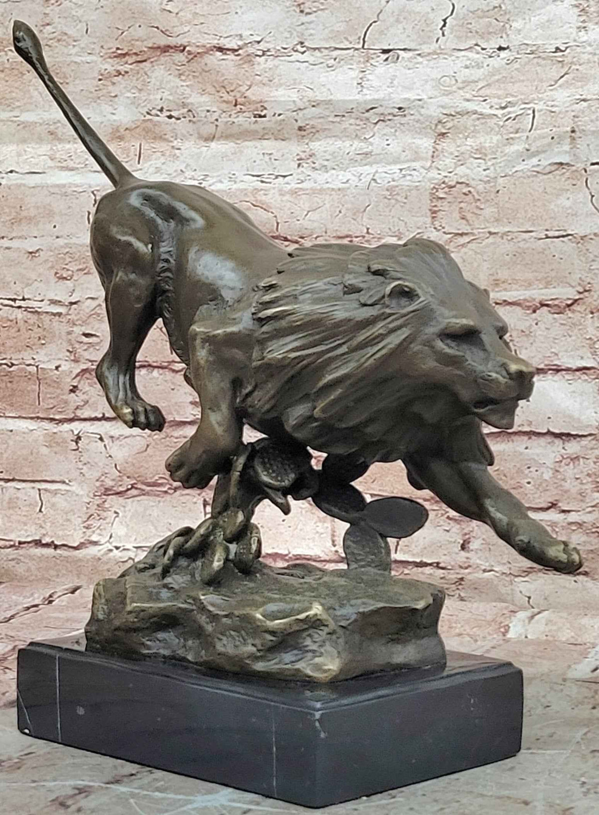 Bronze Lion Hunting Sculpture – Dynamic Big Cat Wildlife Statue