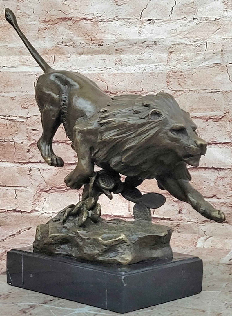 Bronze Lion Hunting Sculpture – Dynamic Big Cat Wildlife Statue