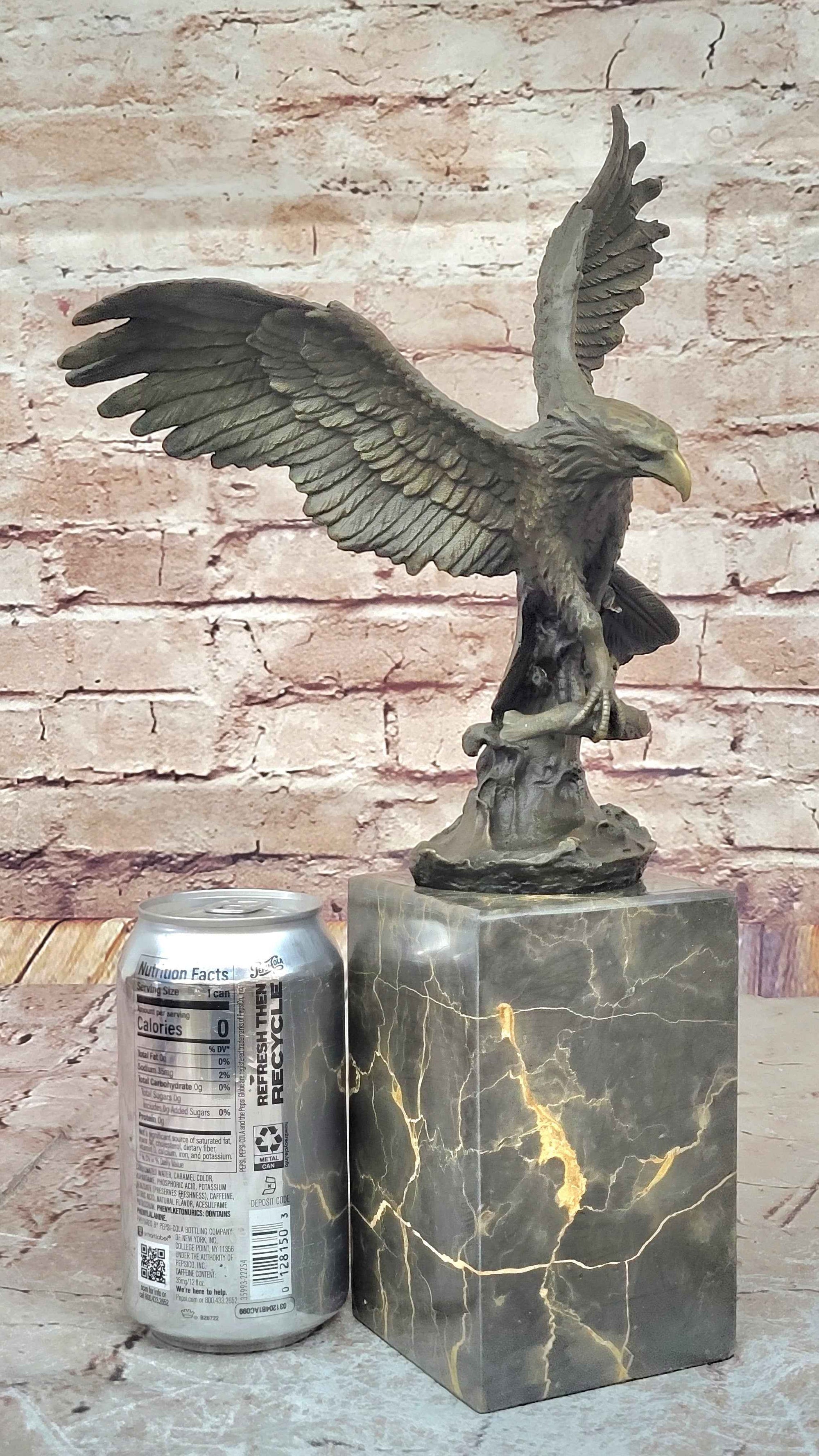 Swooping Eagle Catching Fish Hot Cast Wildlife Bronze Sculpture Statue Figurine