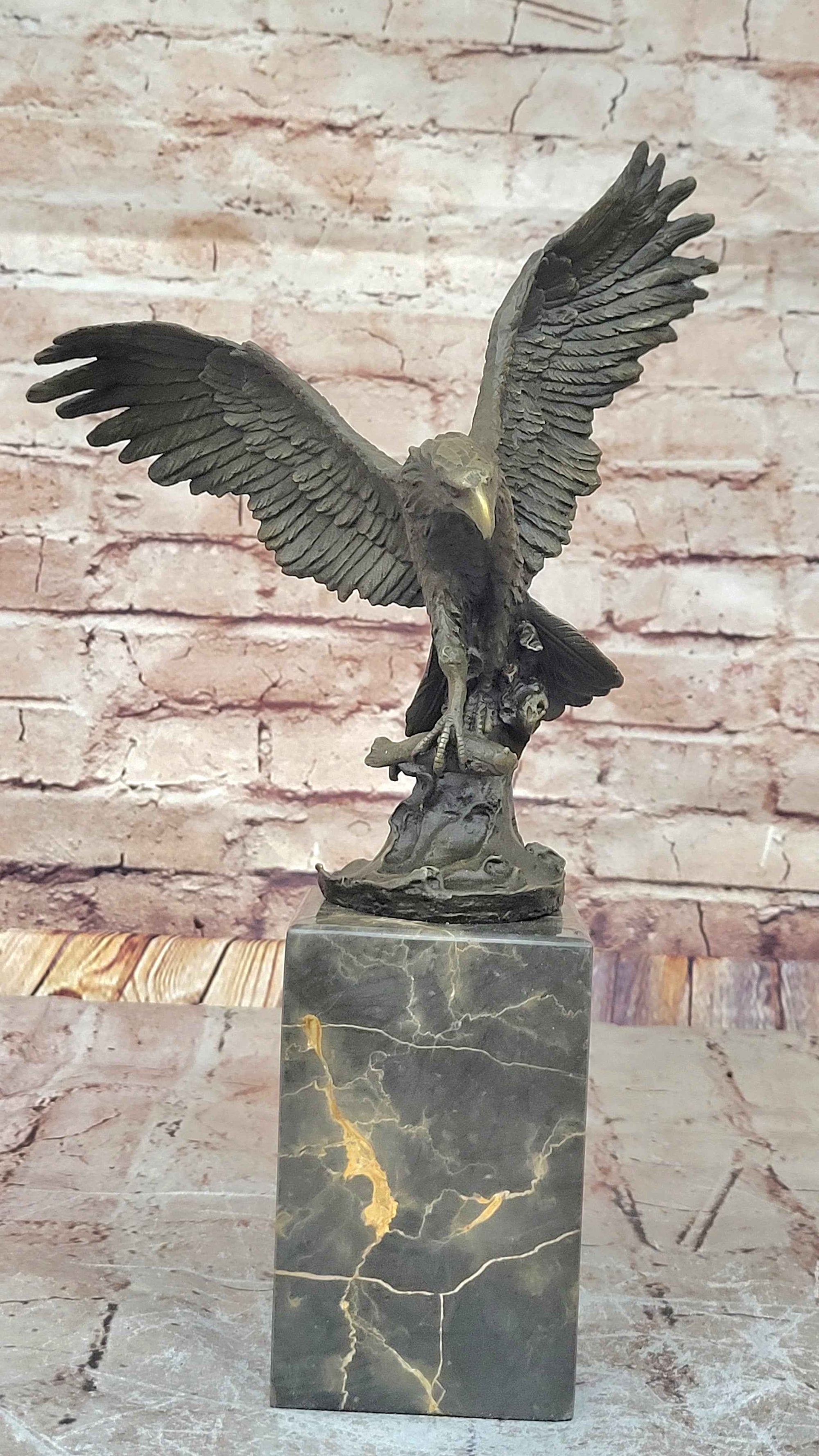 Swooping Eagle Catching Fish Hot Cast Wildlife Bronze Sculpture Statue Figurine