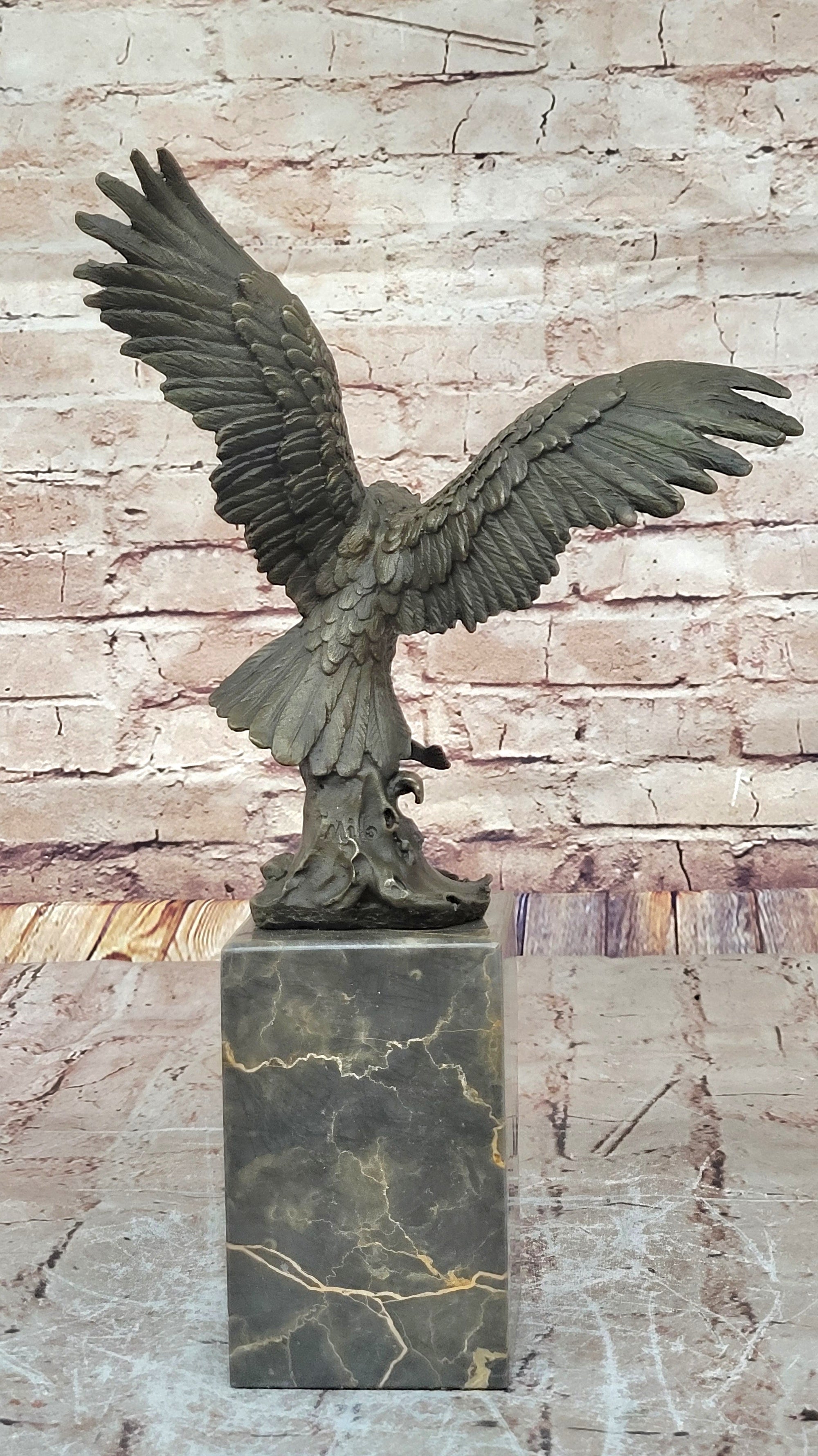 Swooping Eagle Catching Fish Hot Cast Wildlife Bronze Sculpture Statue Figurine