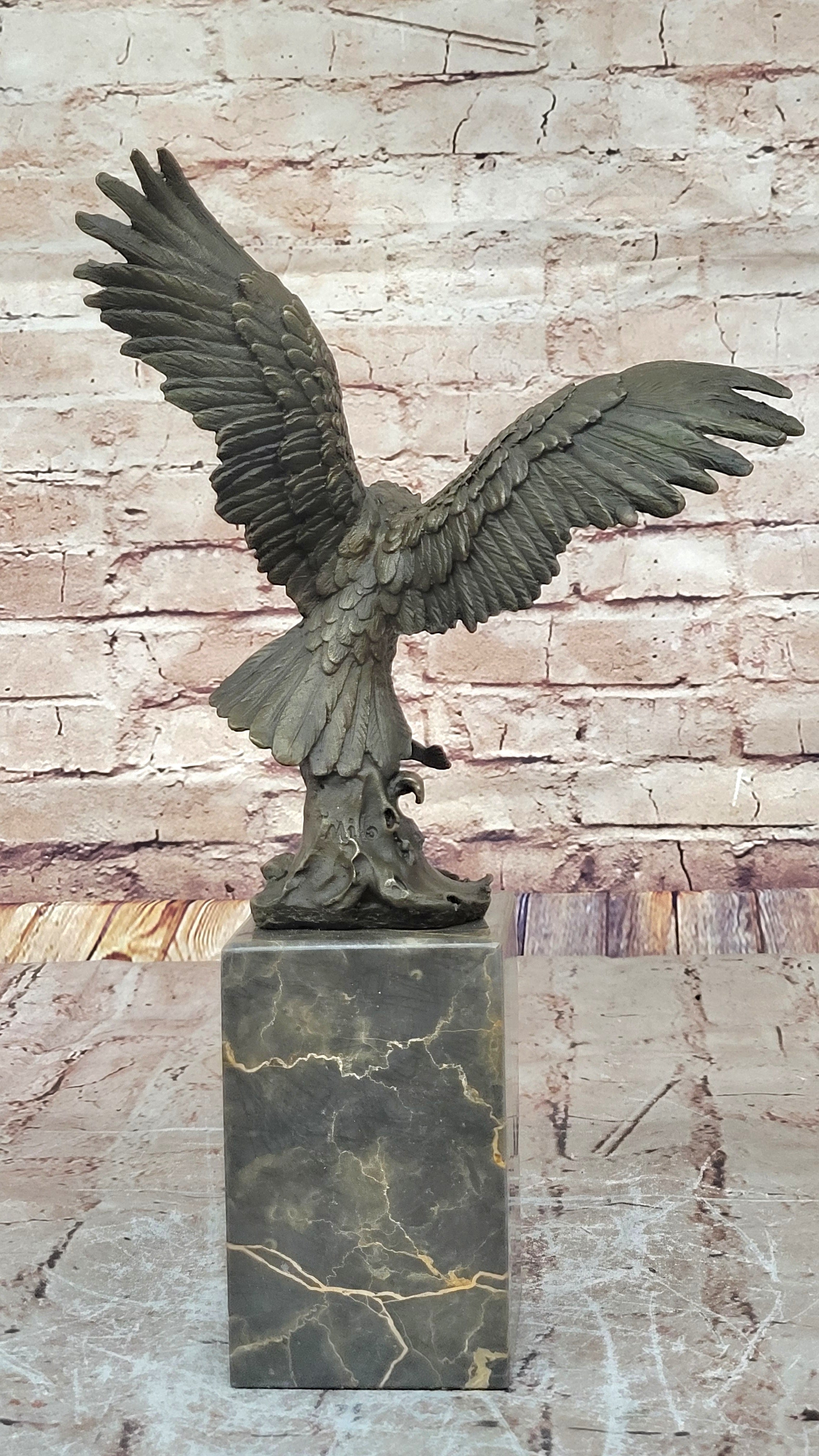 Swooping Eagle Catching Fish Hot Cast Wildlife Bronze Sculpture Statue Figurine