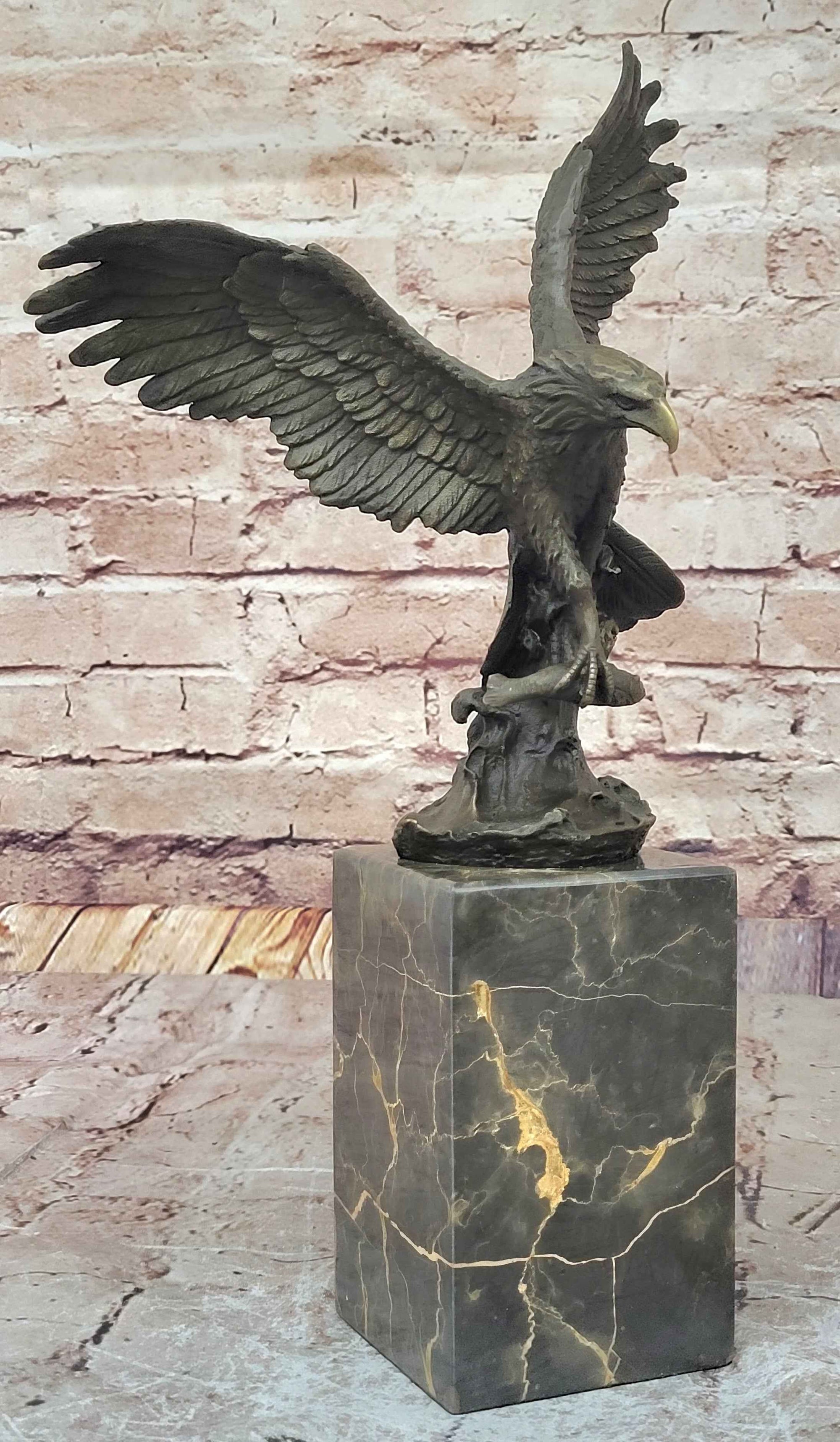 Swooping Eagle Catching Fish Hot Cast Wildlife Bronze Sculpture Statue Figurine