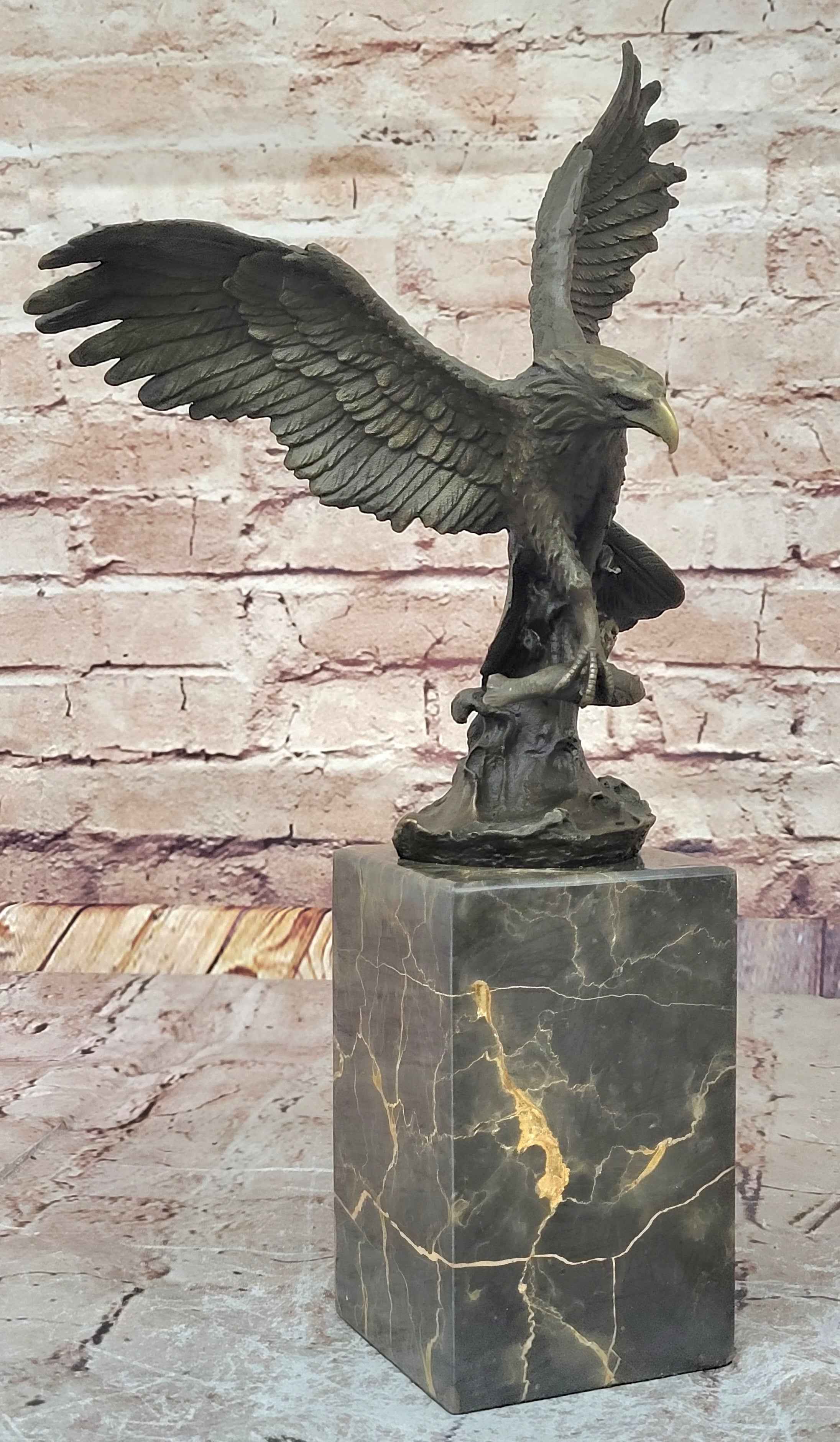 Swooping Eagle Catching Fish Hot Cast Wildlife Bronze Sculpture Statue Figurine