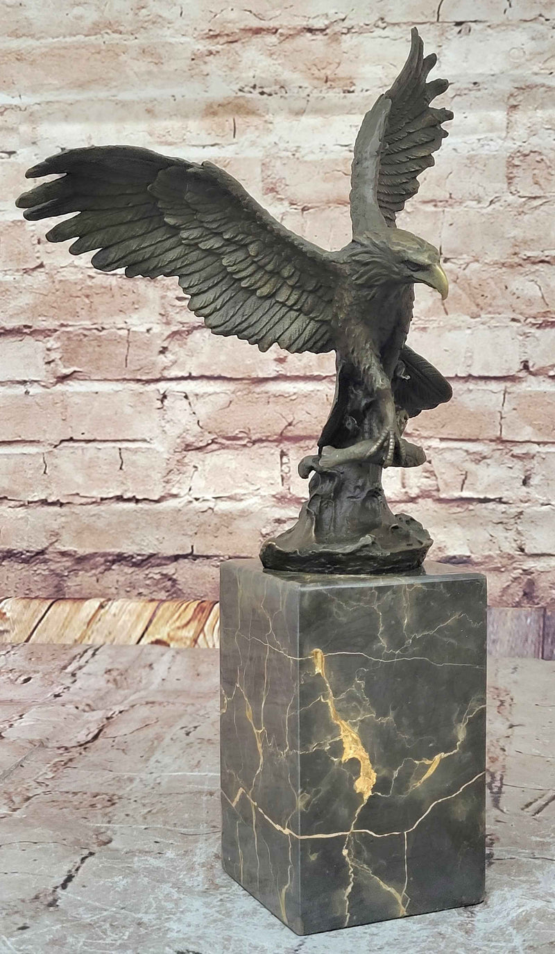 Swooping Eagle Catching Fish Hot Cast Wildlife Bronze Sculpture Statue Figurine