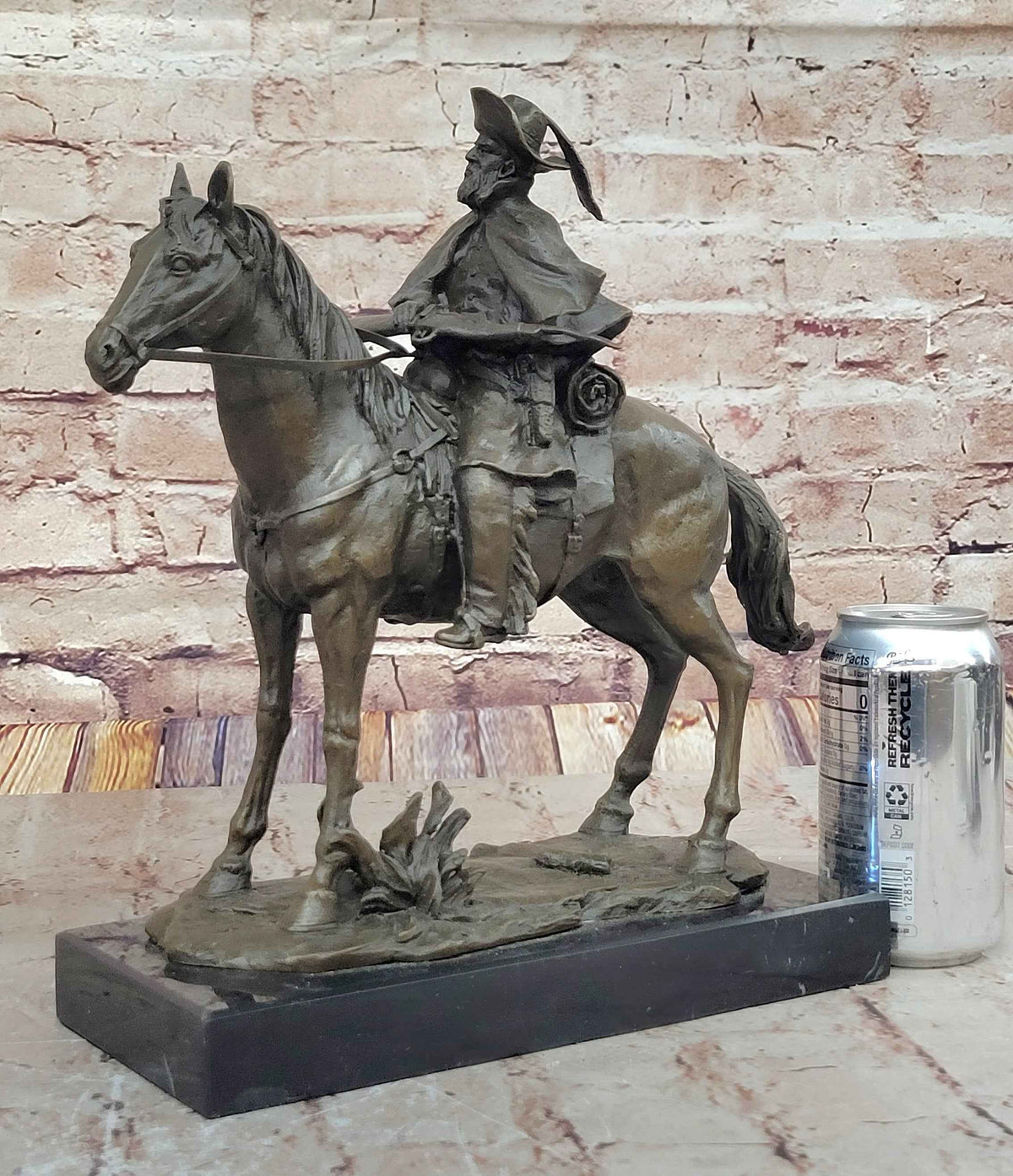Bronze Explorer on Horseback – Detailed Historical Sculpture on Marble Base