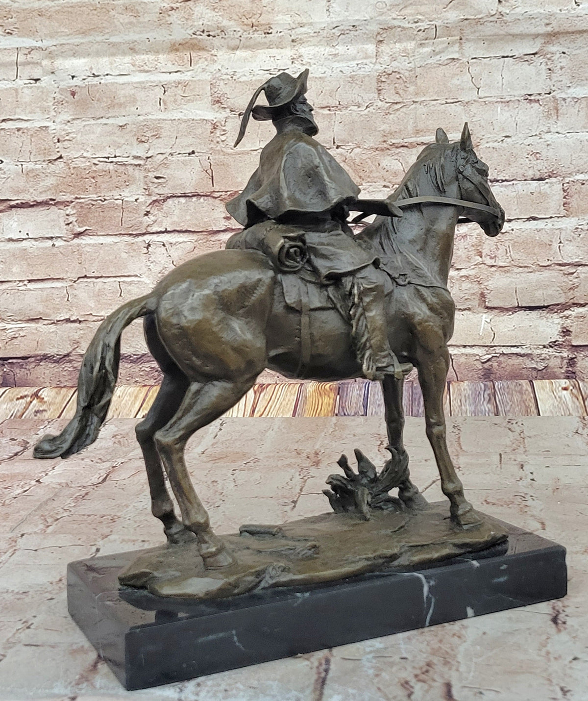 Bronze Explorer on Horseback – Detailed Historical Sculpture on Marble Base