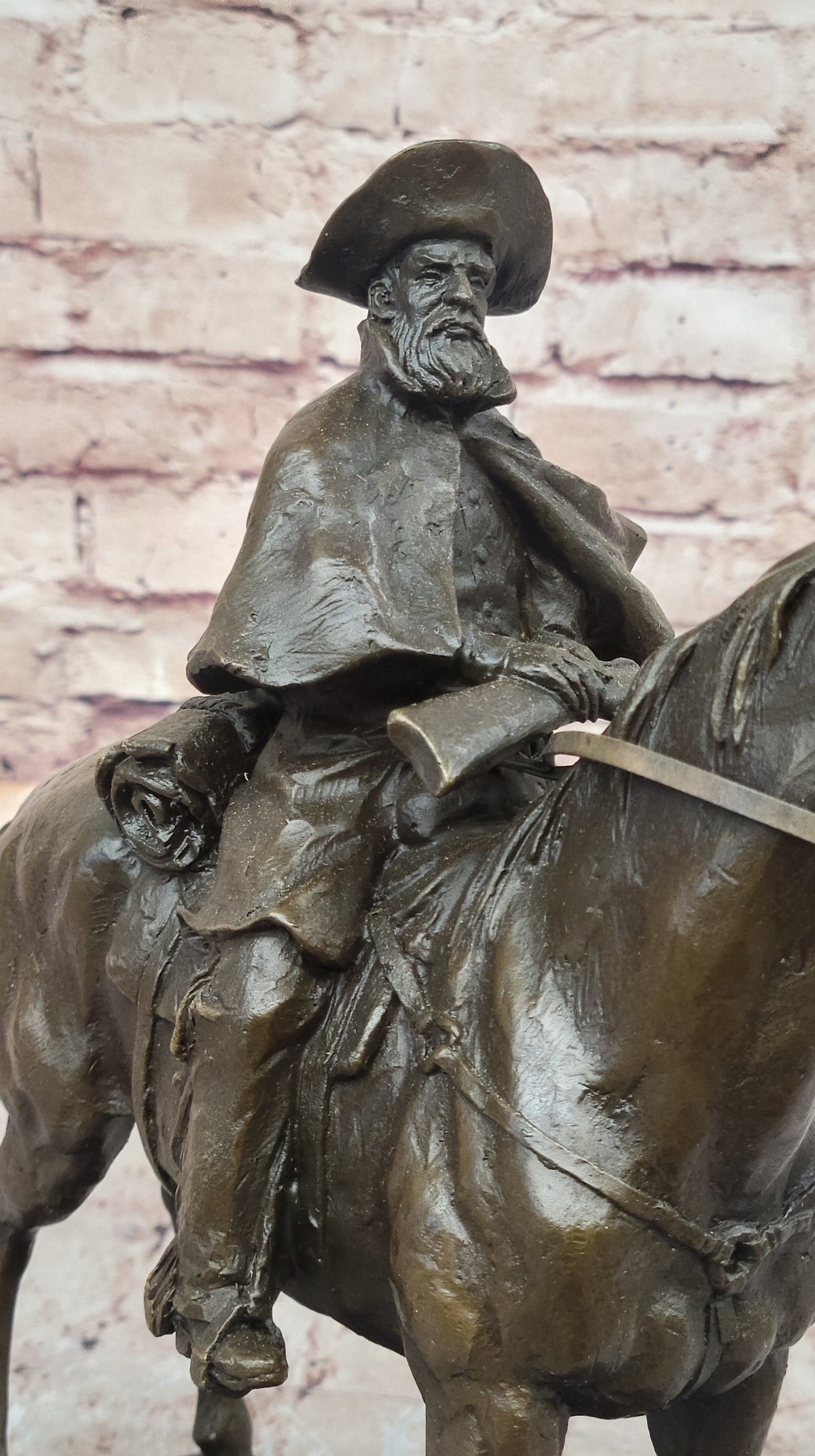 Bronze Explorer on Horseback – Detailed Historical Sculpture on Marble Base