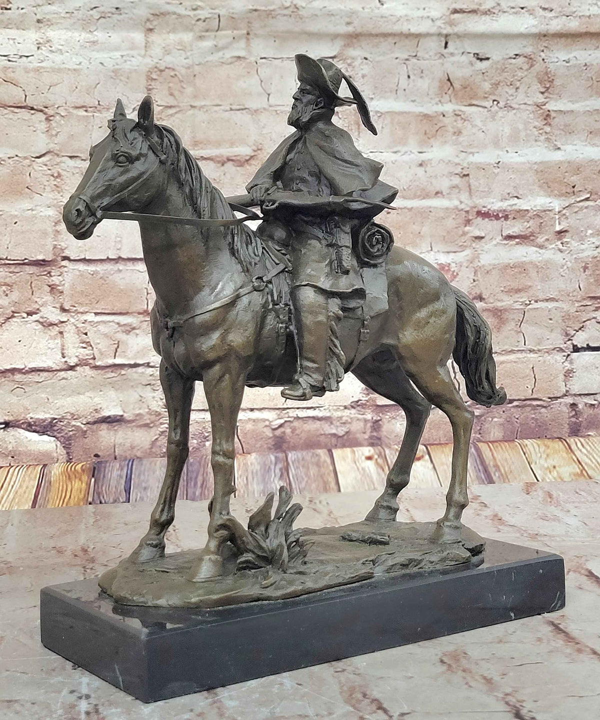 Bronze Explorer on Horseback – Detailed Historical Sculpture on Marble Base